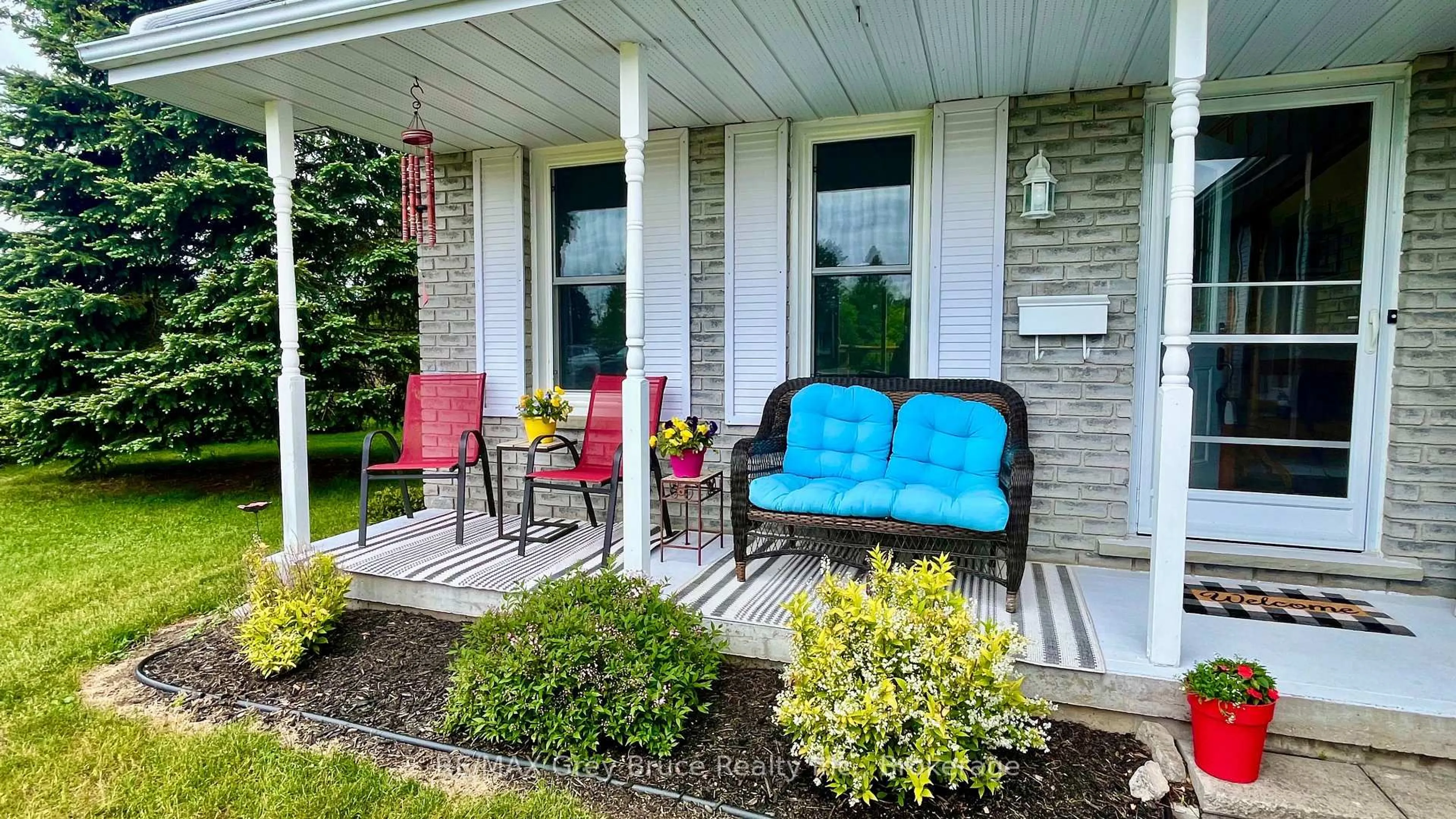 Patio, street for 112 Mary Ave, Georgian Bluffs Ontario N4K 5N5