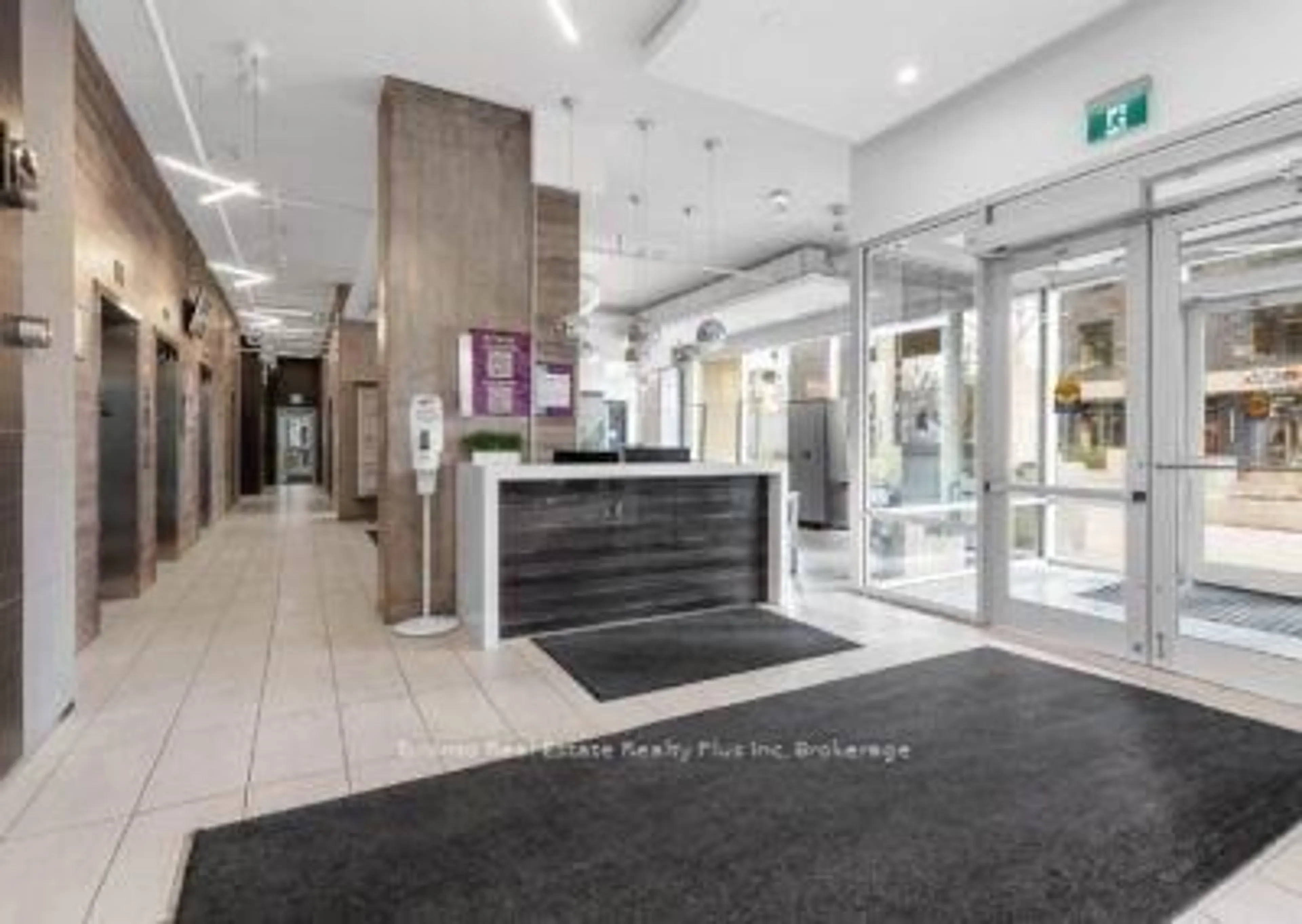 Indoor foyer for 105 Champagne Ave #1918, Ottawa Ontario K1S 4P3