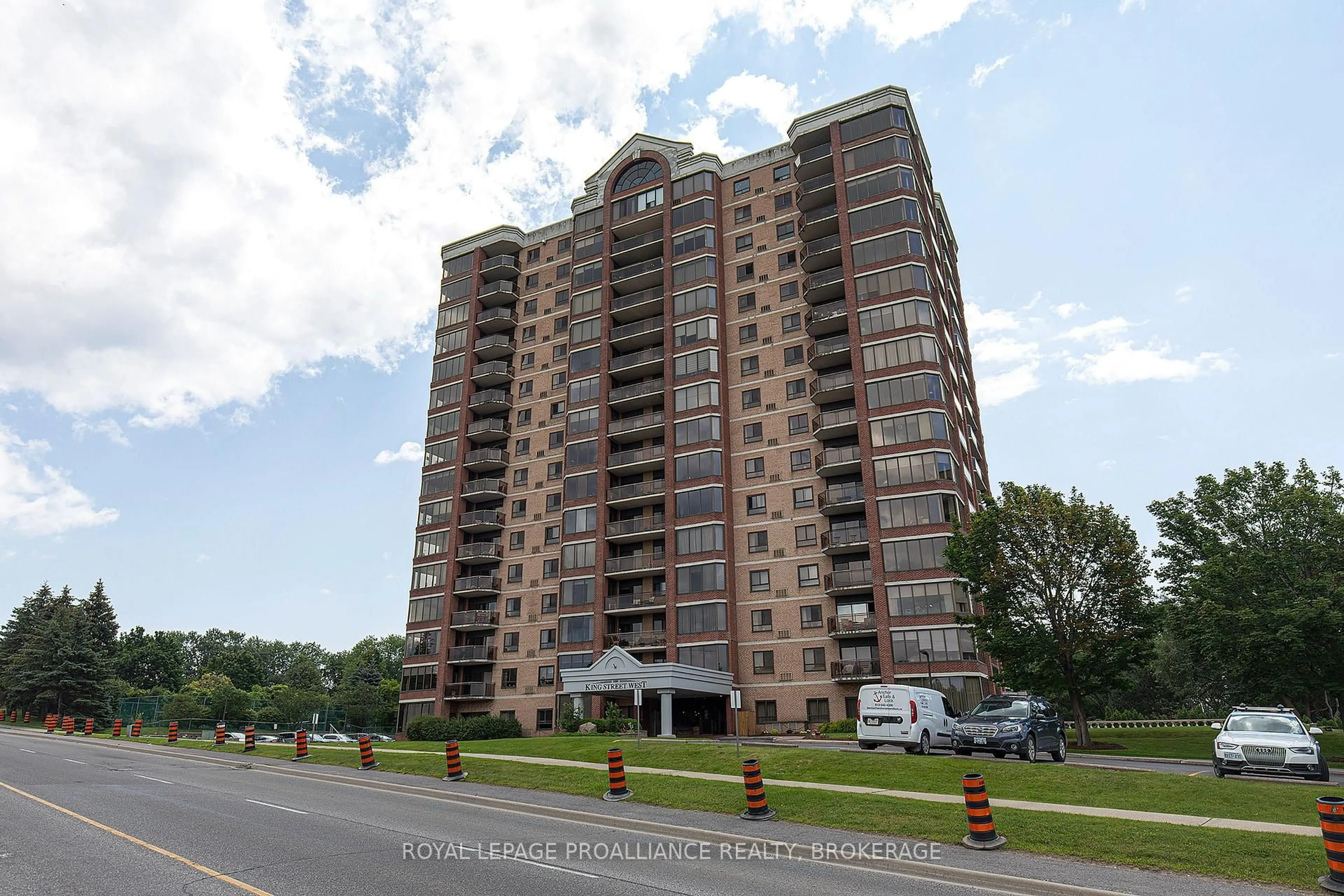 A pic from outside/outdoor area/front of a property/back of a property/a pic from drone, building for 1000 King St #1302, Kingston Ontario K7M 8H3