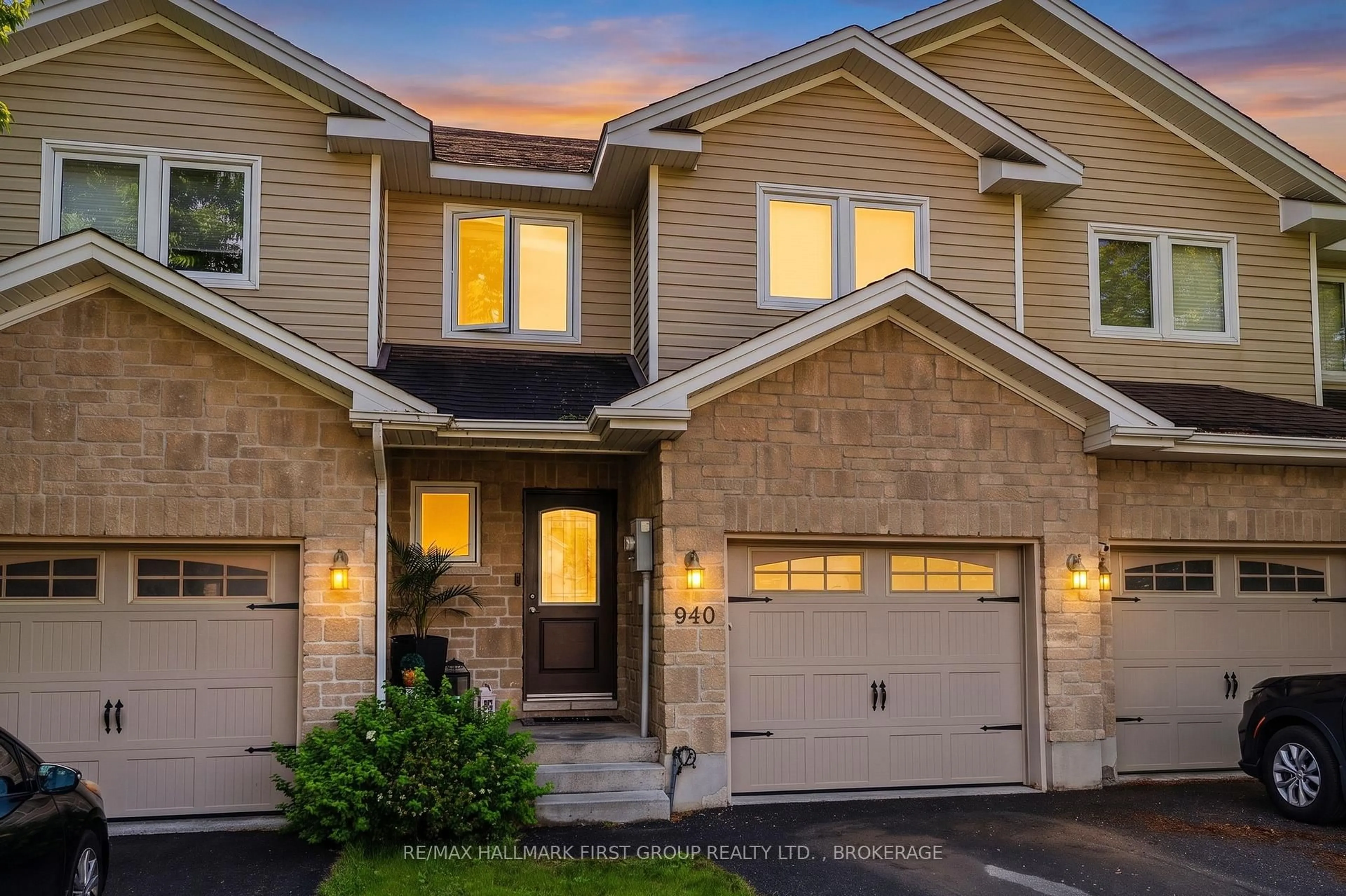 Home with vinyl exterior material, street for 940 SWANFIELD St, Kingston Ontario K7M 0A5