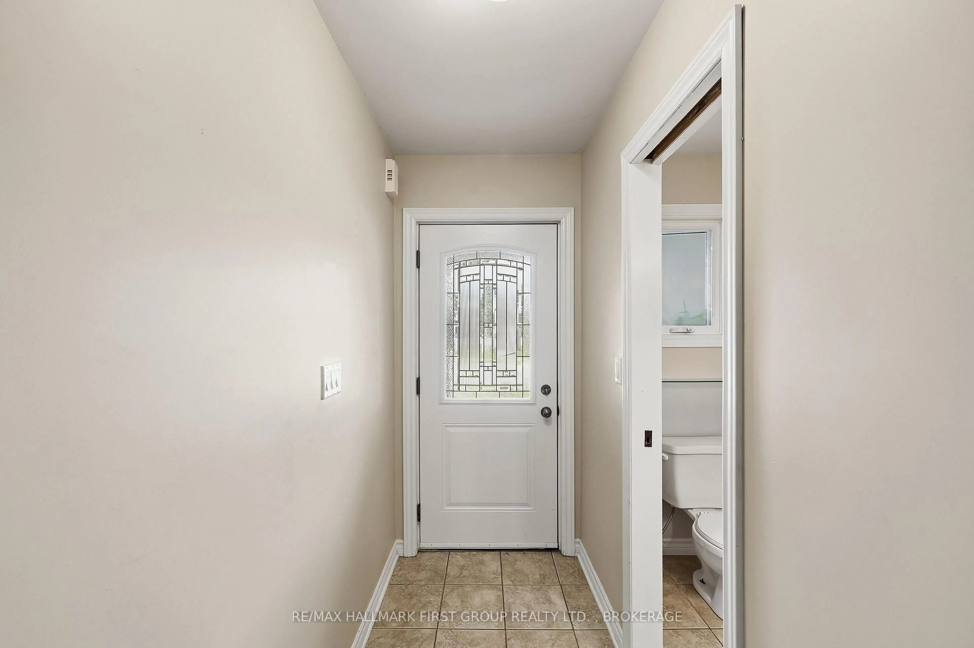 Indoor entryway for 940 SWANFIELD St, Kingston Ontario K7M 0A5