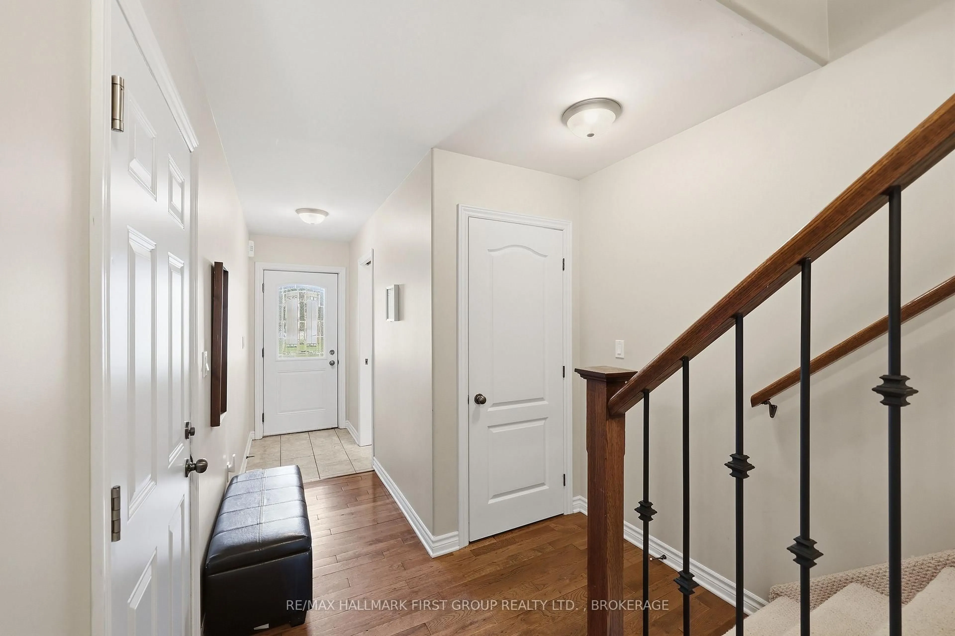 Indoor entryway for 940 SWANFIELD St, Kingston Ontario K7M 0A5