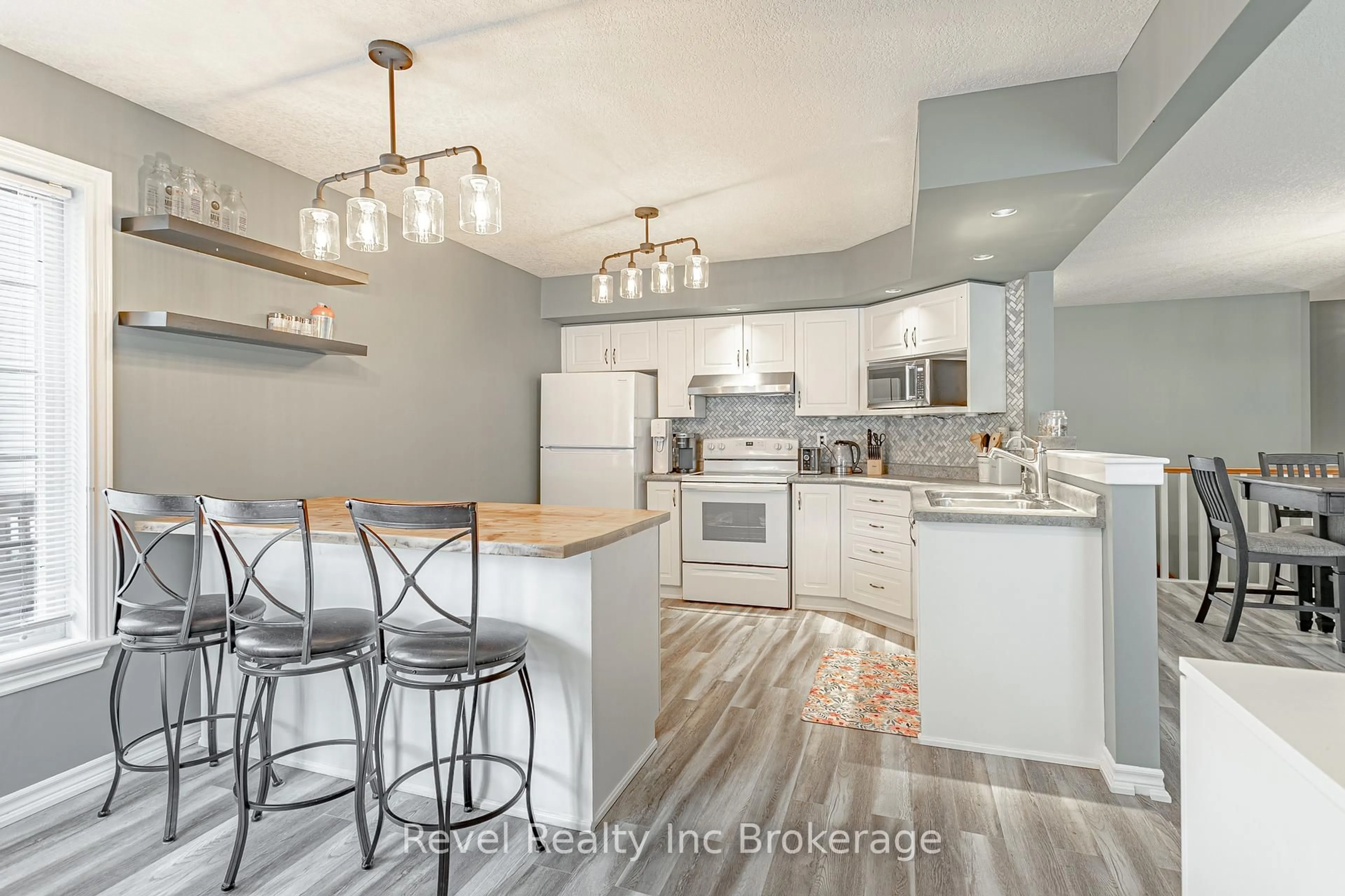 Open concept kitchen, unknown for 234 Thames St, Ingersoll Ontario N5C 3E4