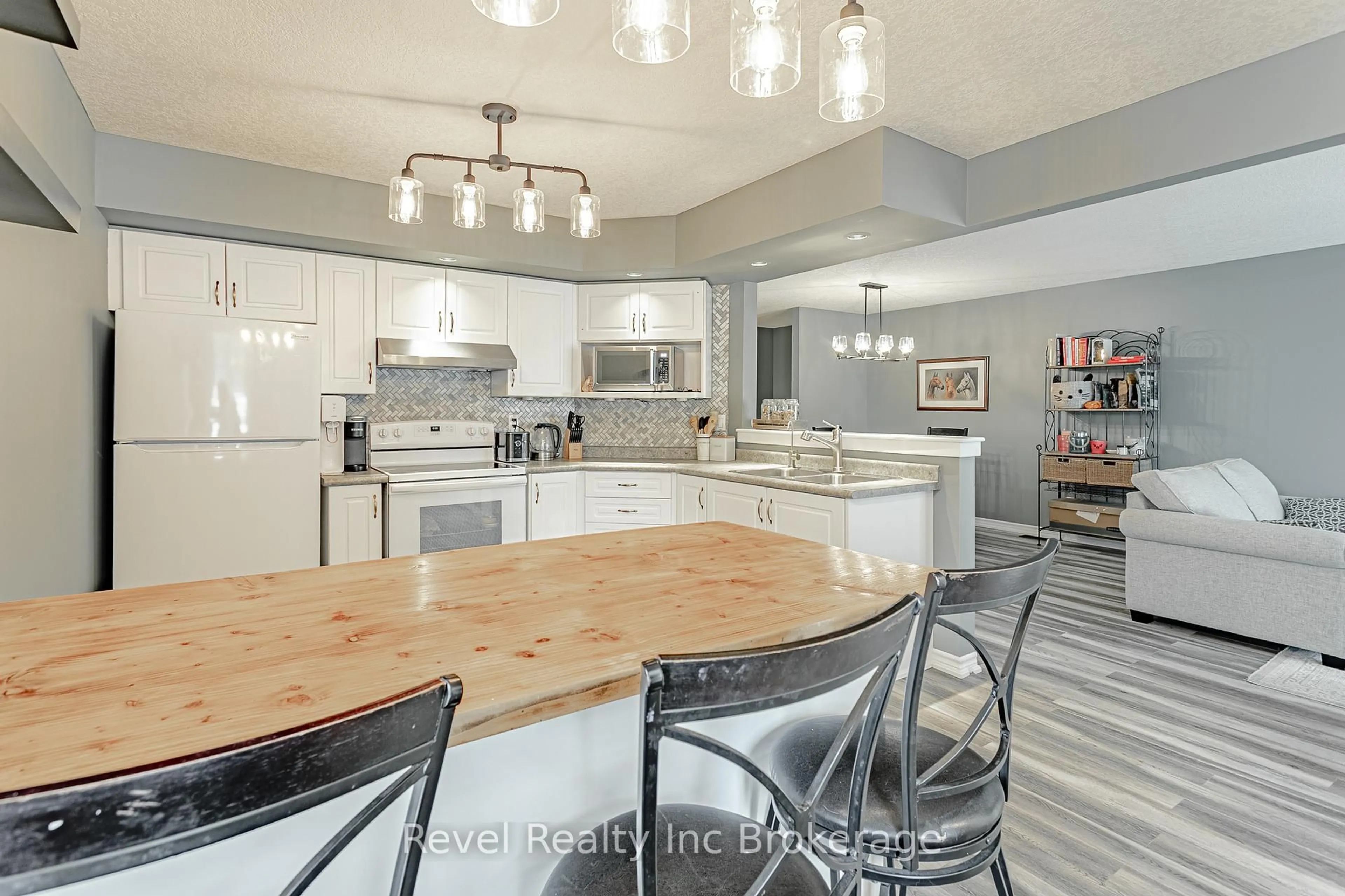 Open concept kitchen, unknown for 234 Thames St, Ingersoll Ontario N5C 3E4
