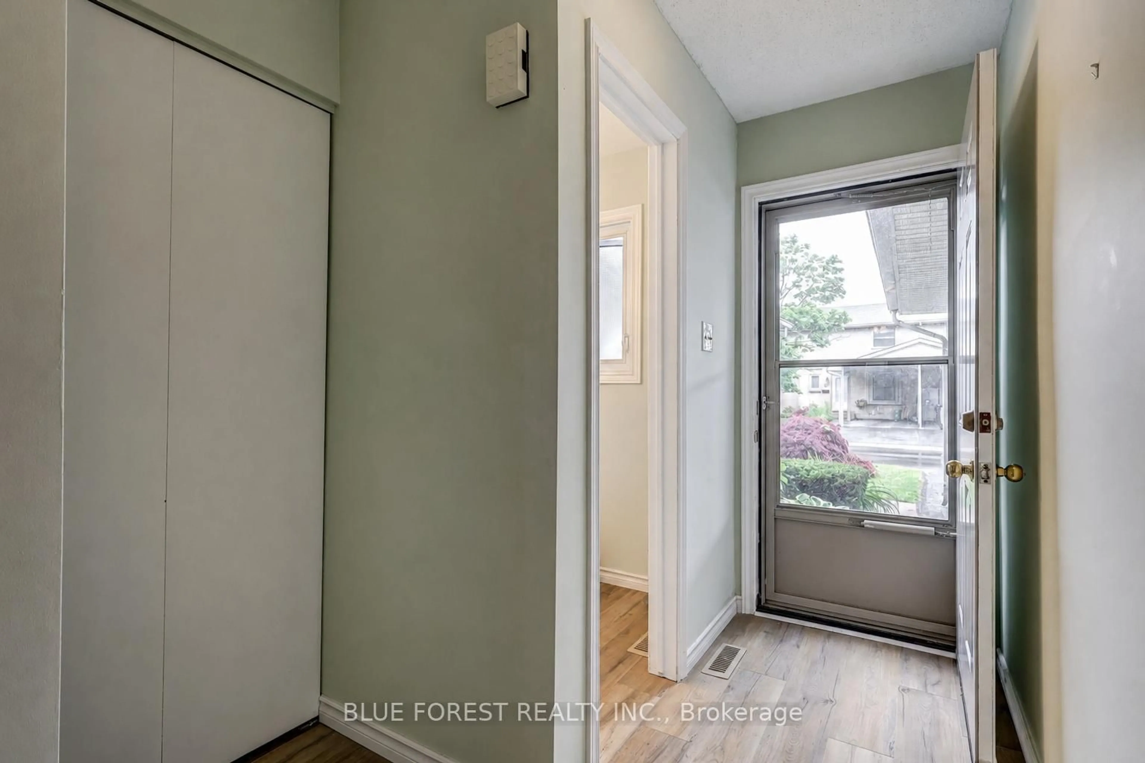 Indoor entryway for 25 ERICA Cres #24, London South Ontario N6E 3R6