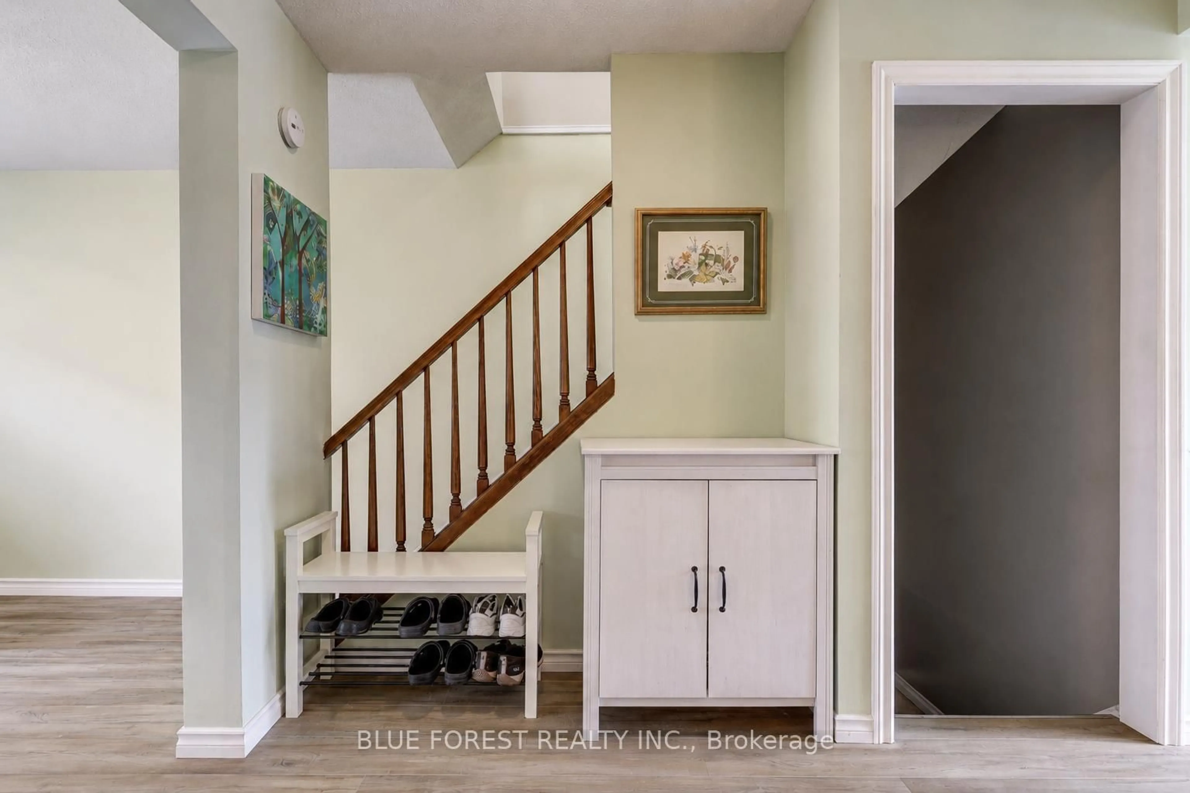 Indoor entryway for 25 ERICA Cres #24, London South Ontario N6E 3R6