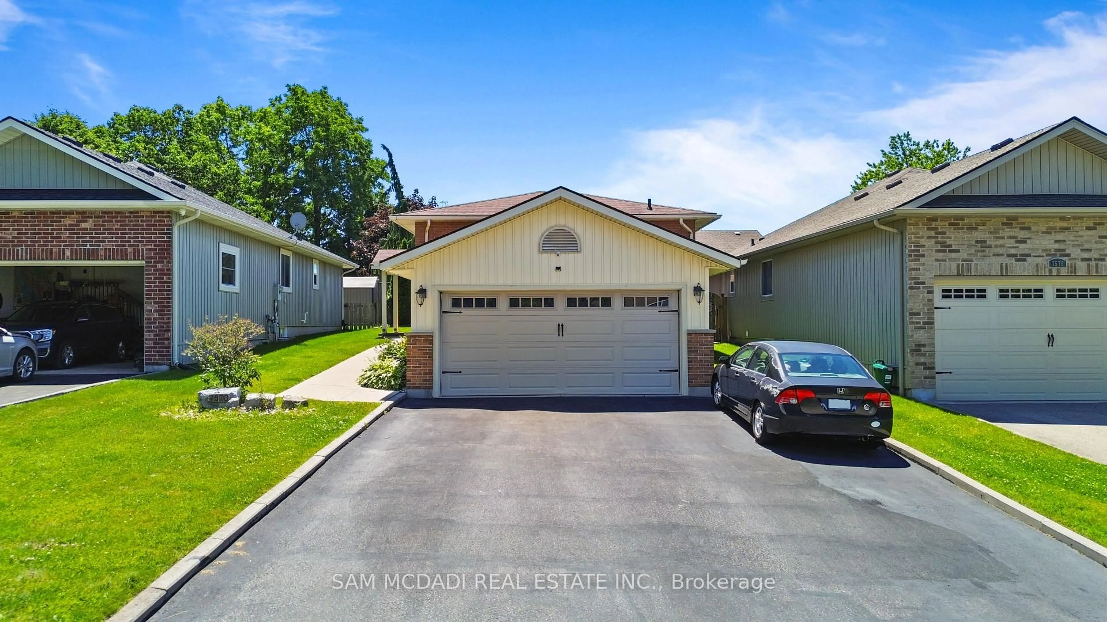 Indoor garage for 7570 Nadia Crt, Niagara Falls Ontario L2J 4K6