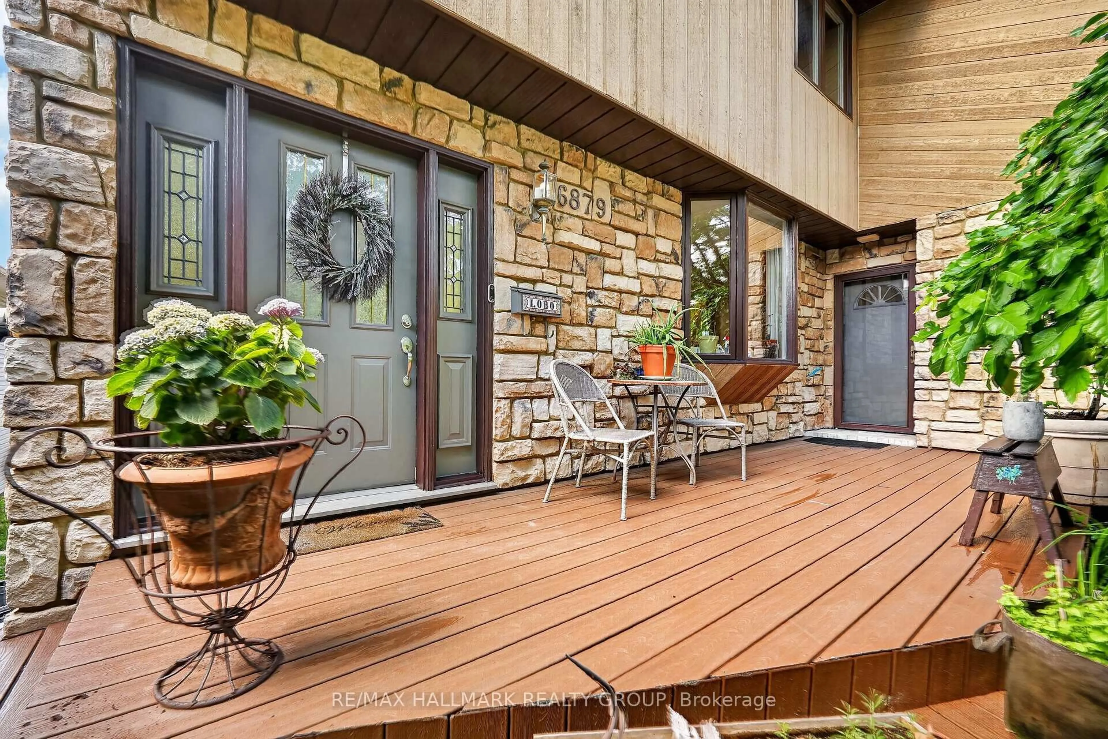 Patio, street for 6879 Edgar Brault St, Orleans Ontario K1C 1L6