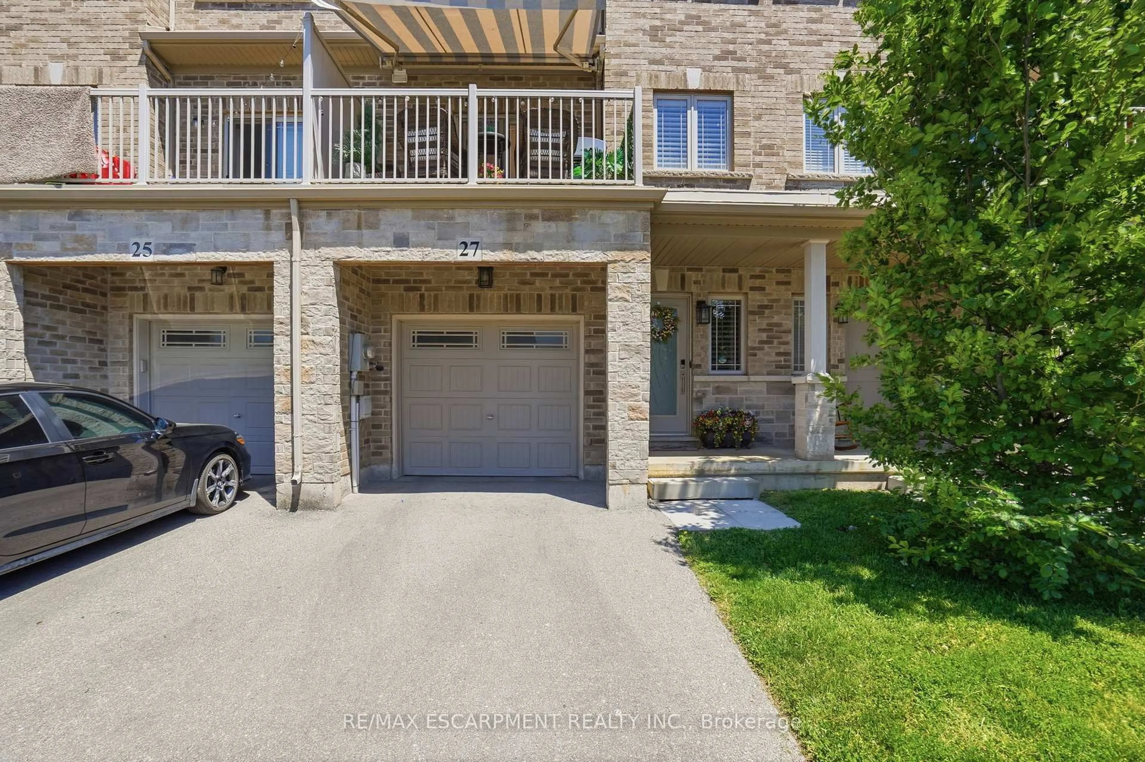A pic from outside/outdoor area/front of a property/back of a property/a pic from drone, street for 27 Crossings Way, Hamilton Ontario L0R 1P0