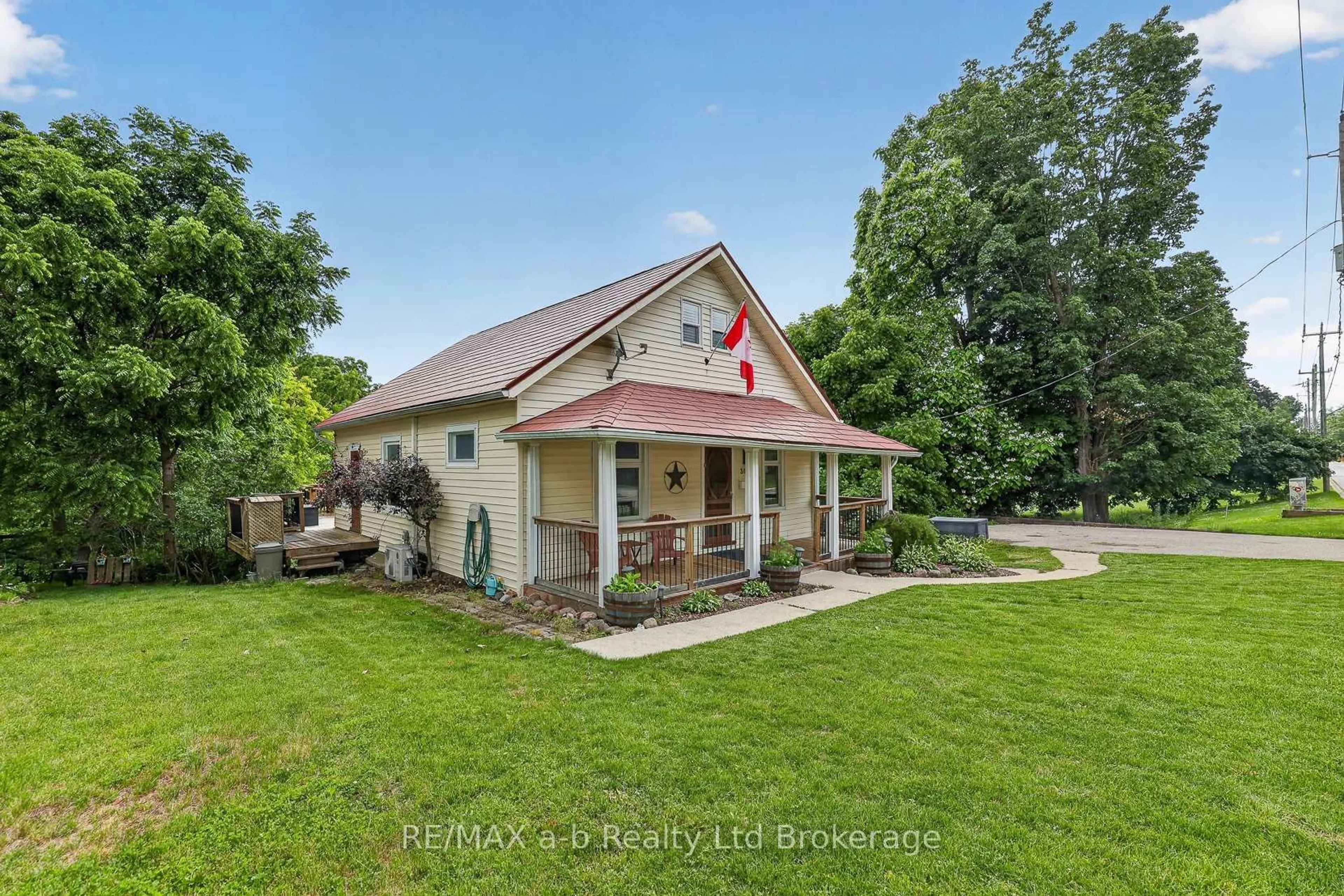 Unknown for 301 Thames St, Ingersoll Ontario N5C 2T8