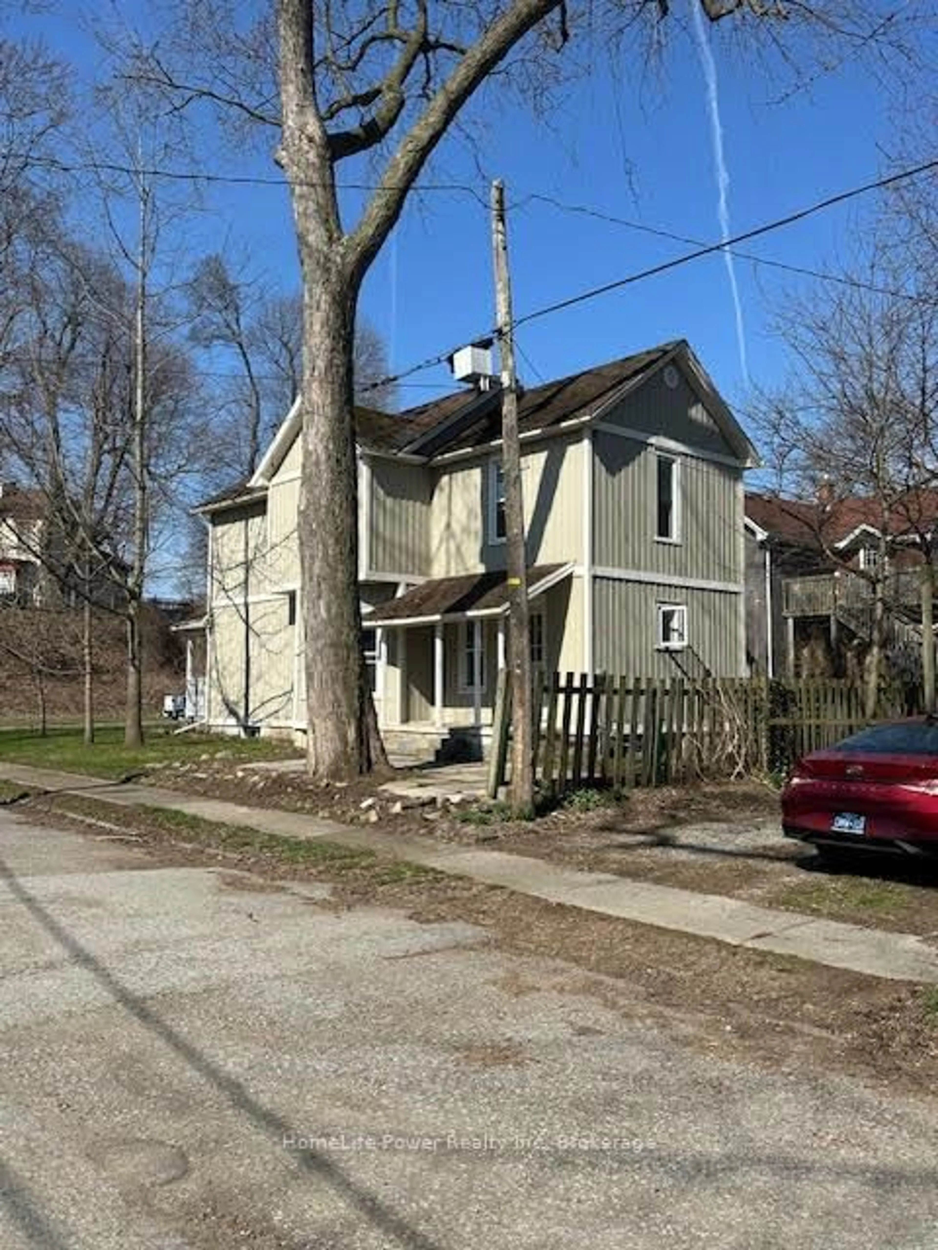 A pic from outside/outdoor area/front of a property/back of a property/a pic from drone, street for 4208 Terrace Ave, Niagara Falls Ontario L2E 2J4