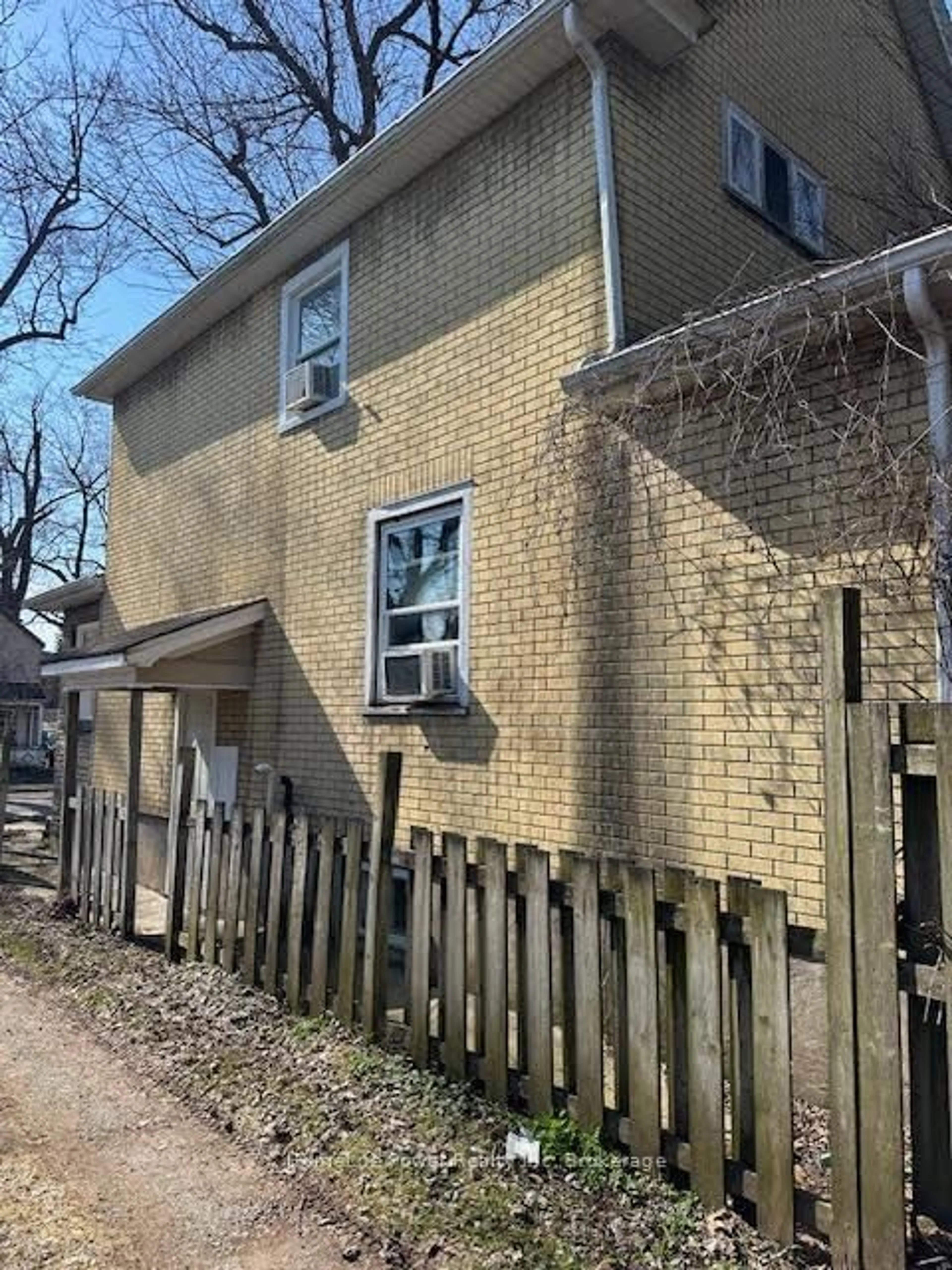 Home with brick exterior material, building for 4115 May Ave, Niagara Falls Ontario L2E 3H6