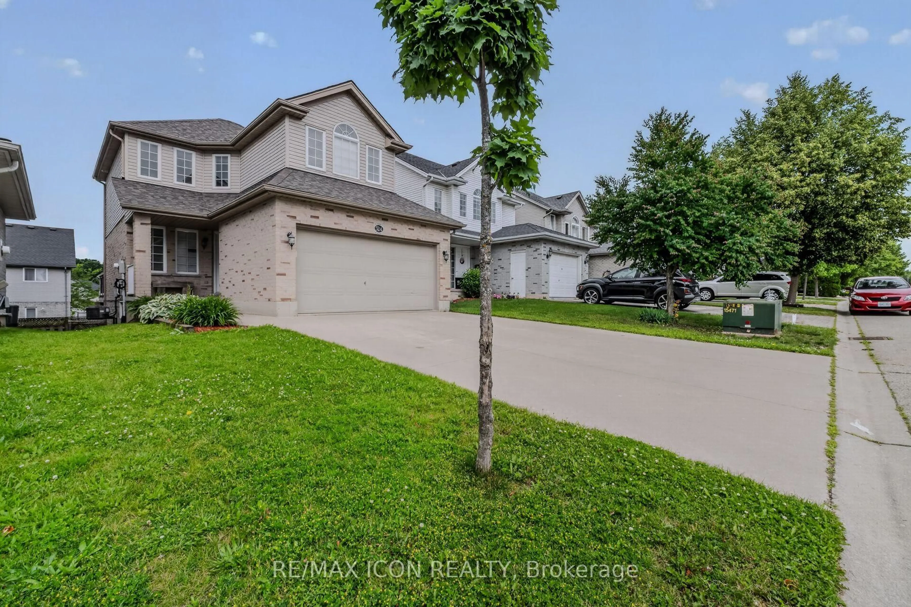 A pic from outside/outdoor area/front of a property/back of a property/a pic from drone, street for 524 Ontario St, Woodstock Ontario N4V 1H2