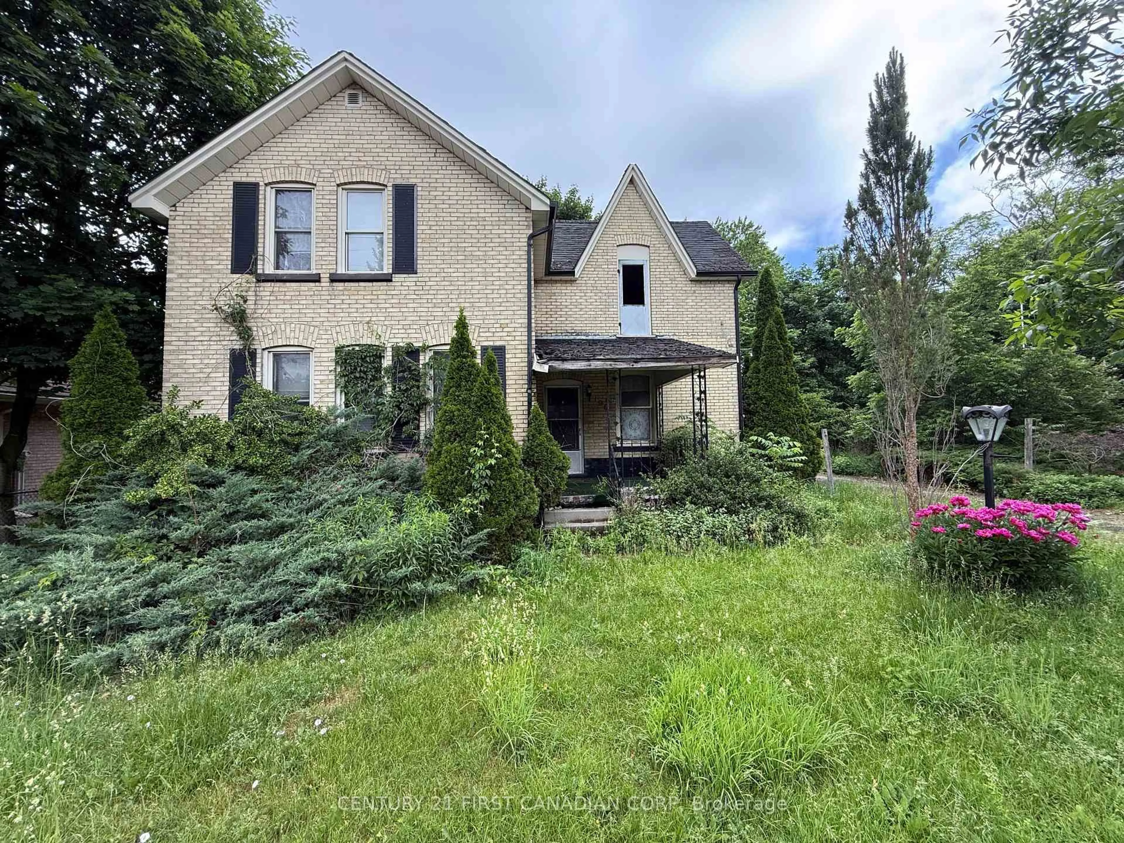A pic from outside/outdoor area/front of a property/back of a property/a pic from drone, street for 190 Church St, North Middlesex Ontario N0M 1A0