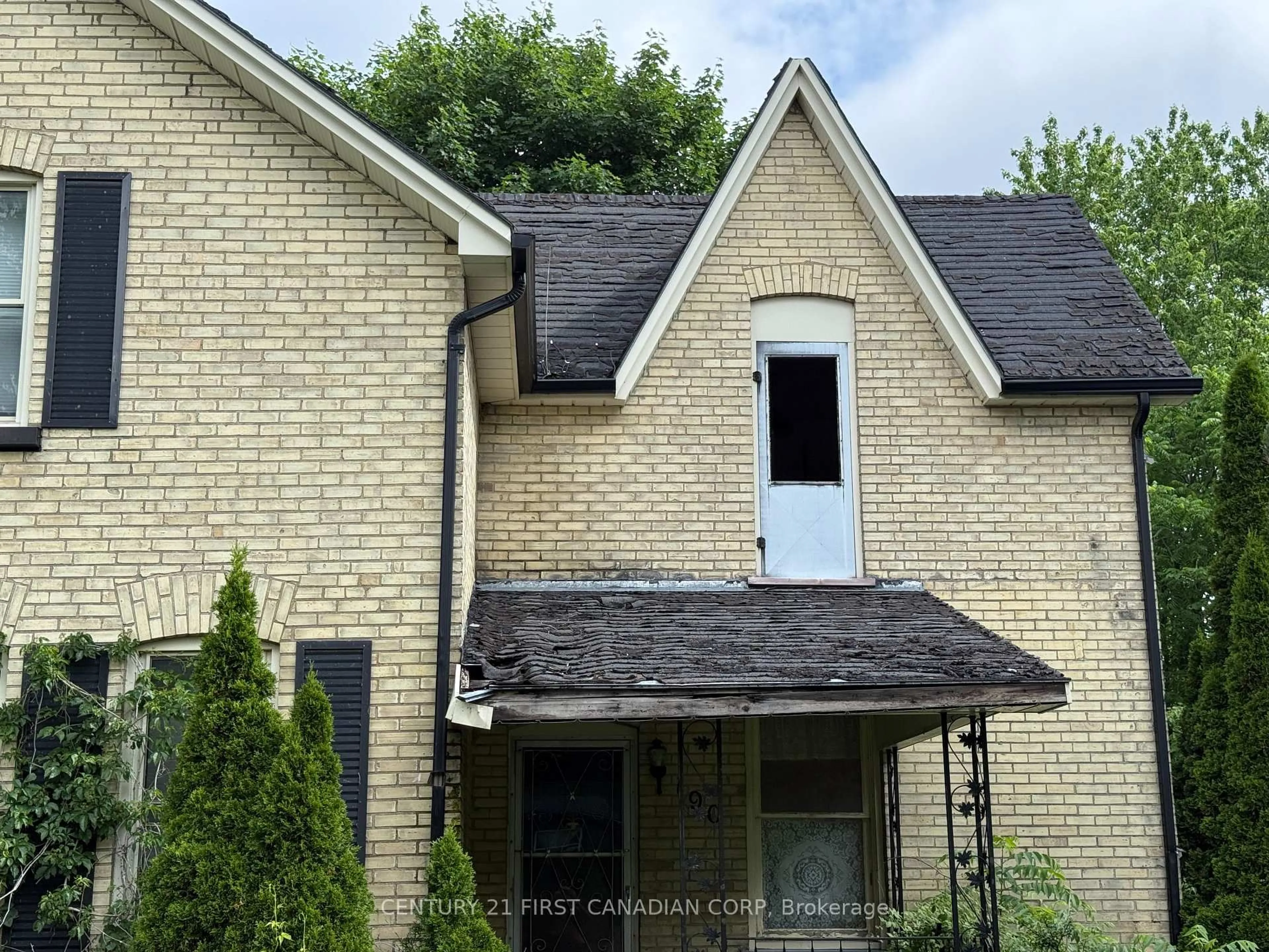 Home with brick exterior material, building for 190 Church St, North Middlesex Ontario N0M 1A0
