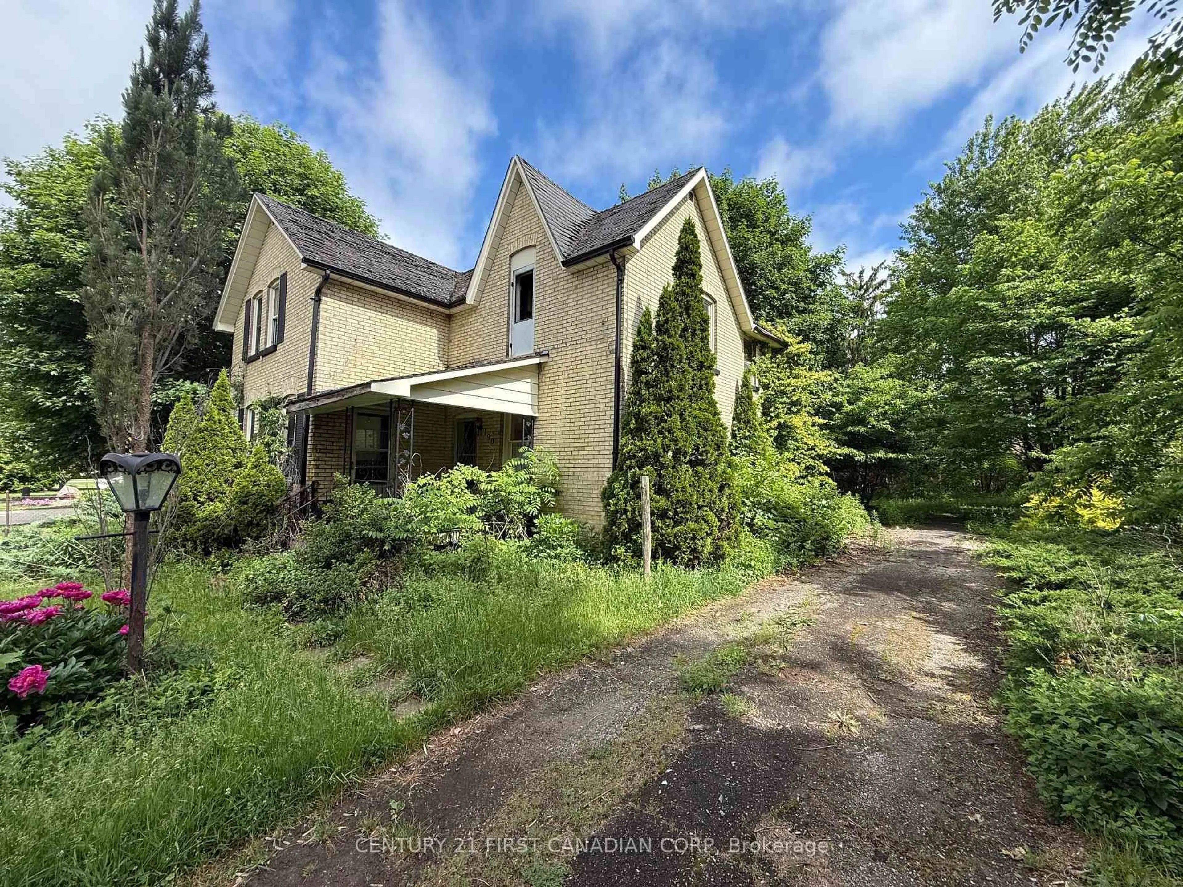 A pic from outside/outdoor area/front of a property/back of a property/a pic from drone, building for 190 Church St, North Middlesex Ontario N0M 1A0