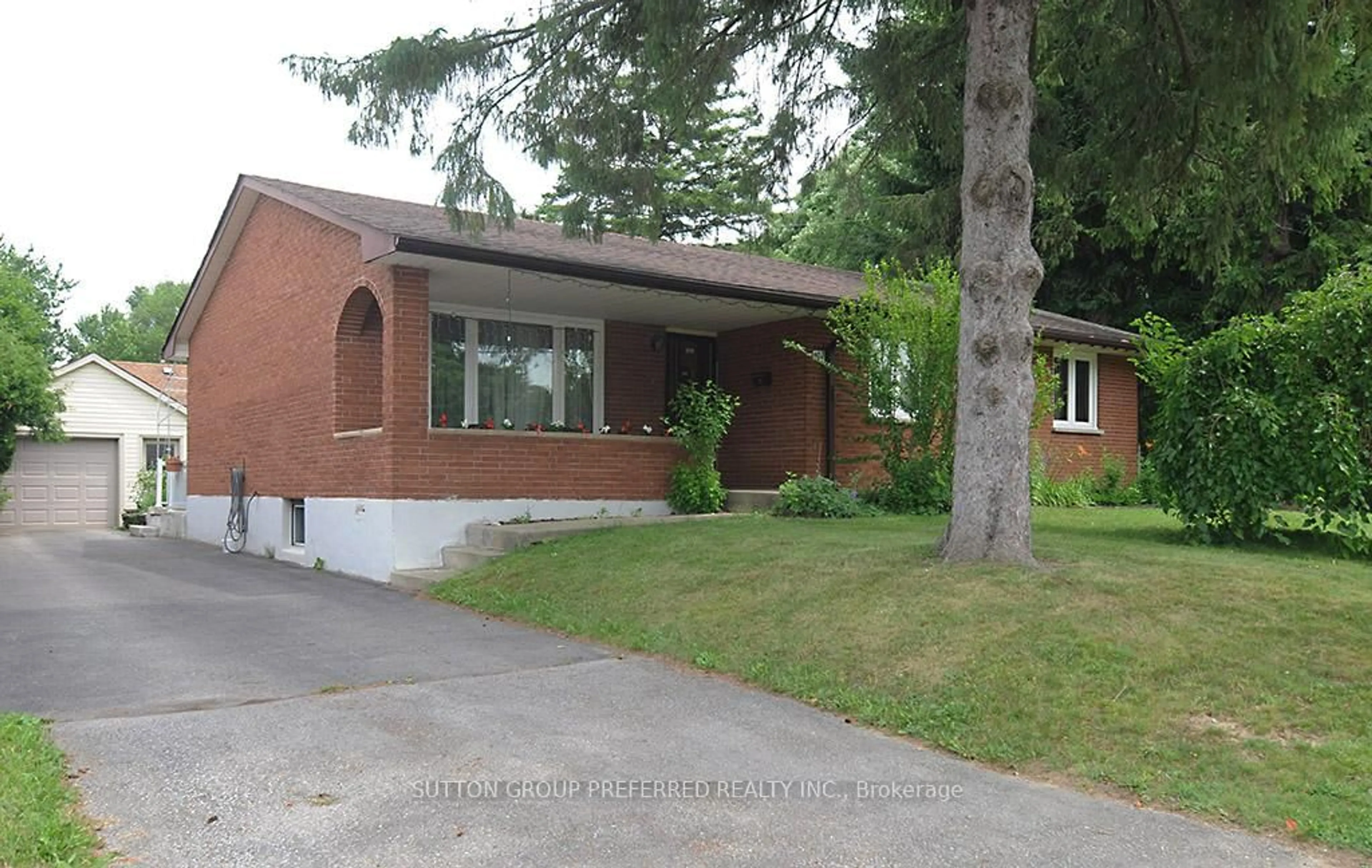 Home with brick exterior material, street for 802 Phyllis St, London South Ontario N6J 2Z5