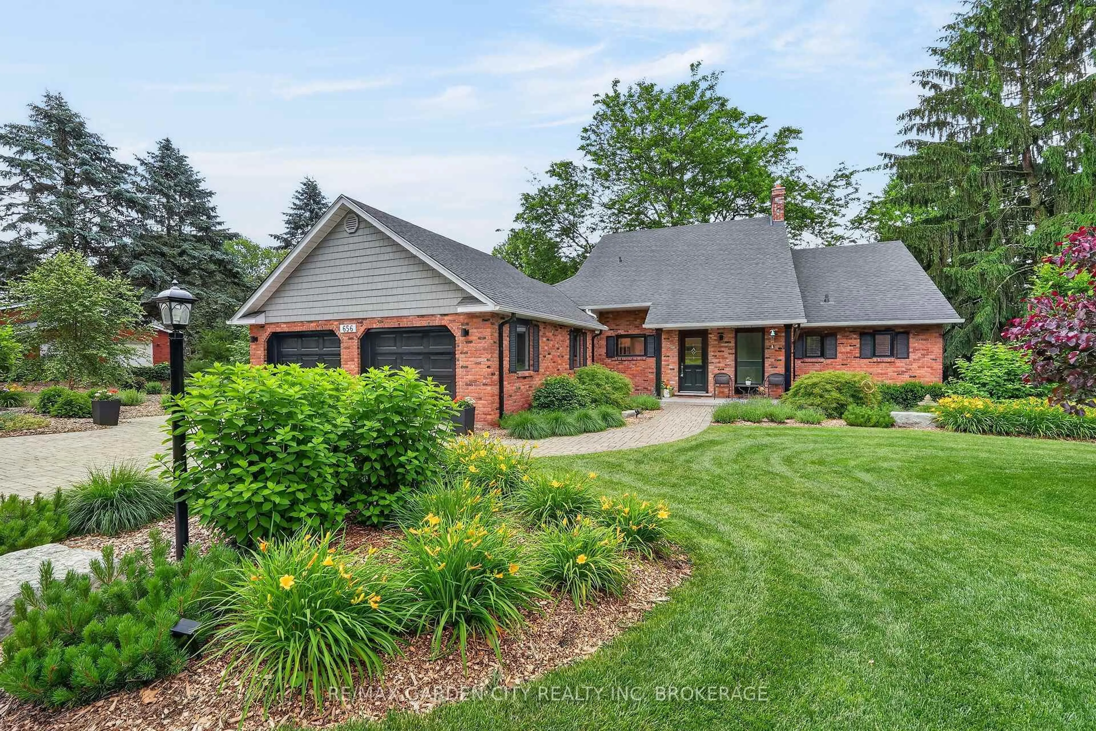 Home with brick exterior material, street for 656 Memorial Dr, Pelham Ontario L0S 1C0