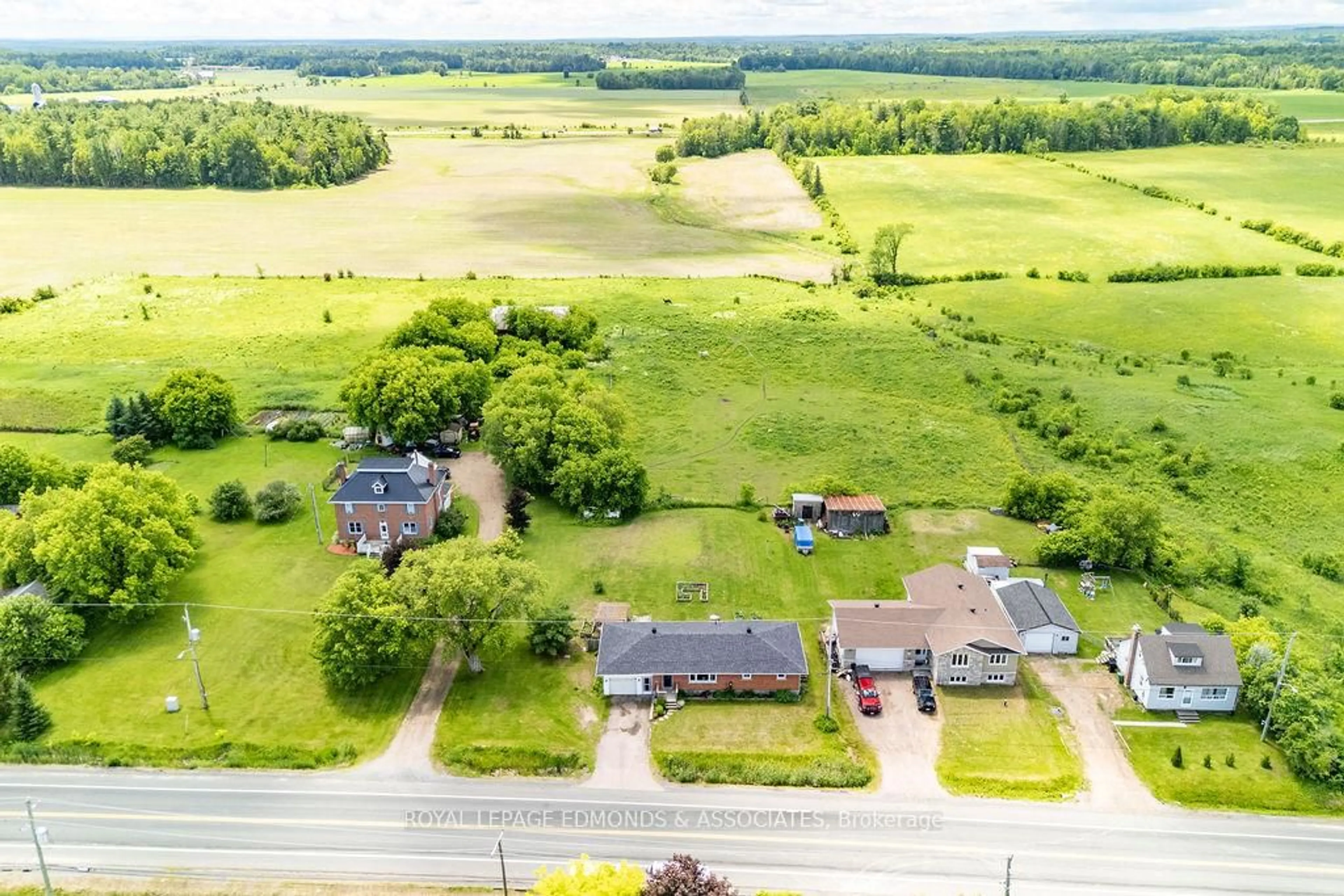 A pic from outside/outdoor area/front of a property/back of a property/a pic from drone, unknown for 140 Mud Lake Rd, Pembroke Ontario K8A 6W4