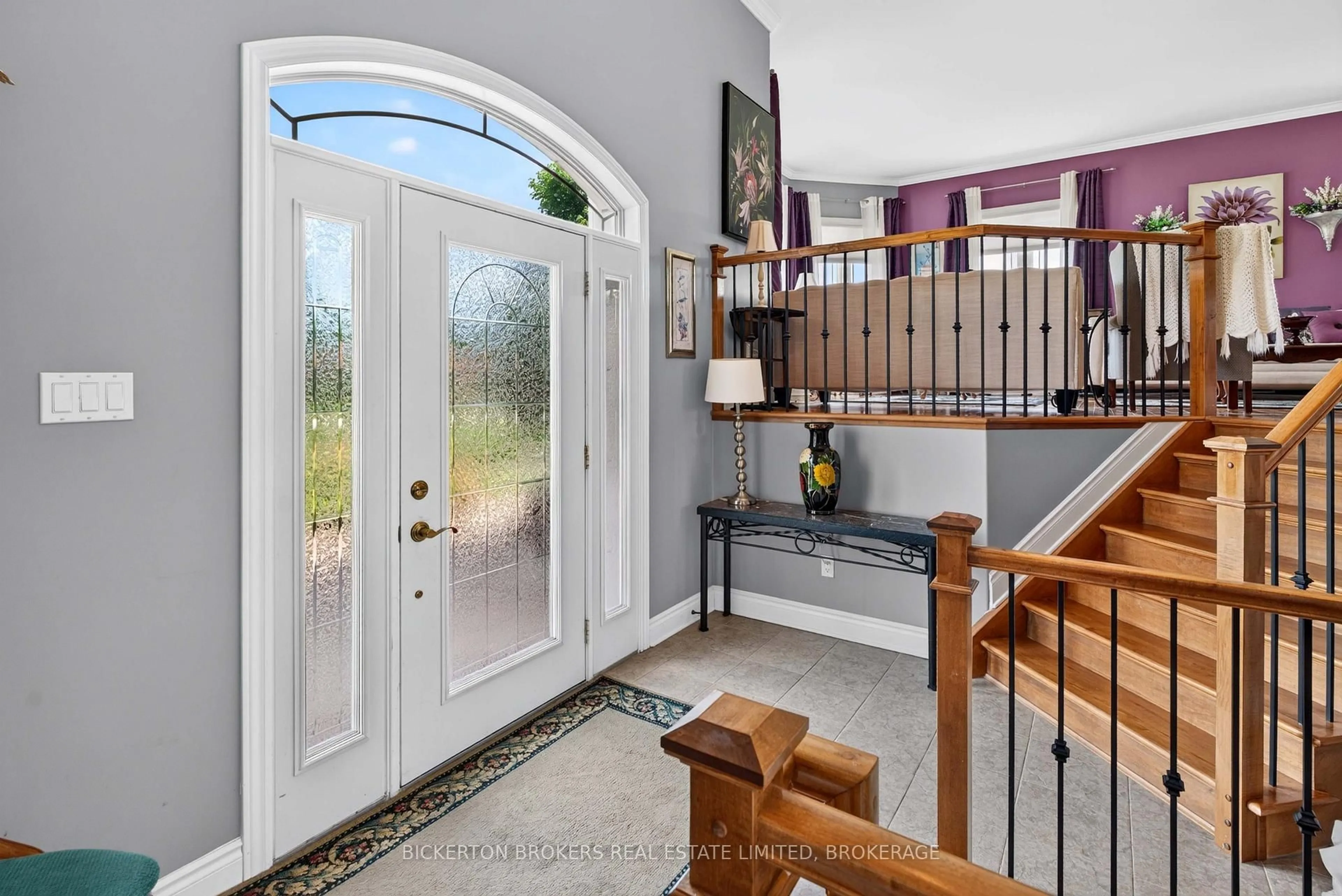 Indoor entryway for 14 Apple Blossom Dr, Augusta Ontario K6V 5T1