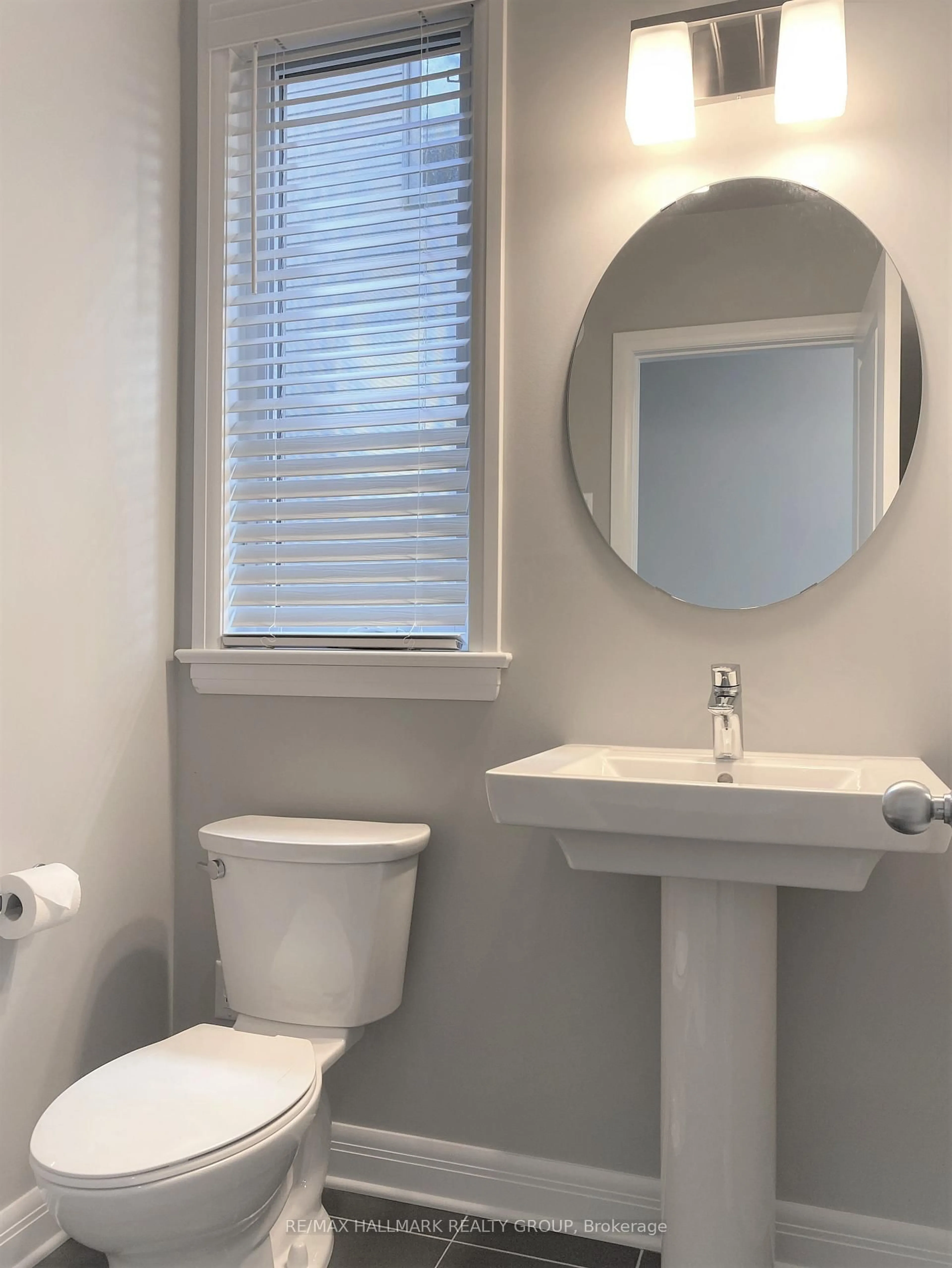 Standard bathroom, ceramic/tile floor for 72 MICHAEL STOQUA St, Ottawa Ontario K1K 5A2