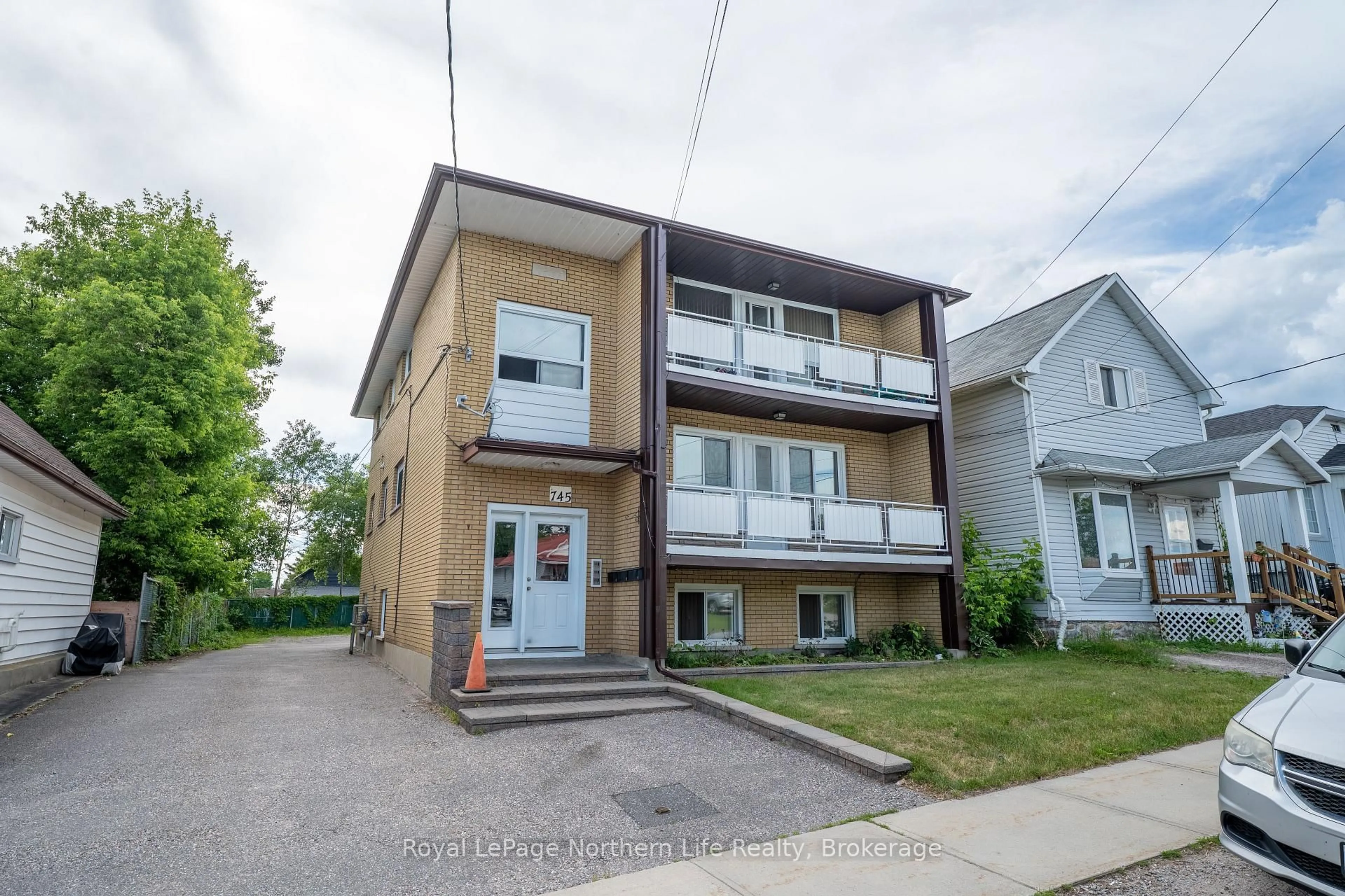 Unknown for 745 Morin St, North Bay Ontario P1B 5S1