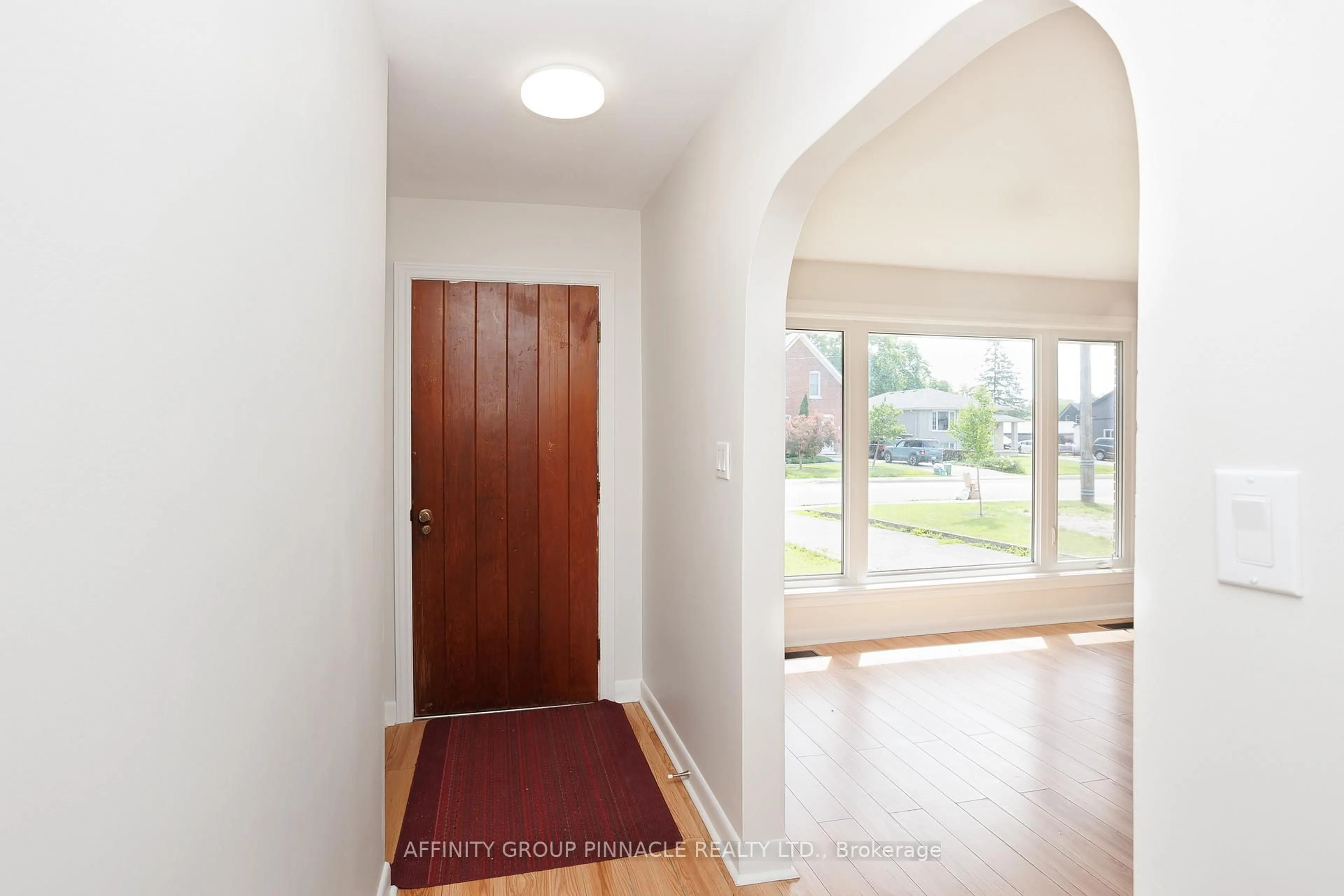 Indoor entryway for 31 St David St, Kawartha Lakes Ontario K9V 1N2