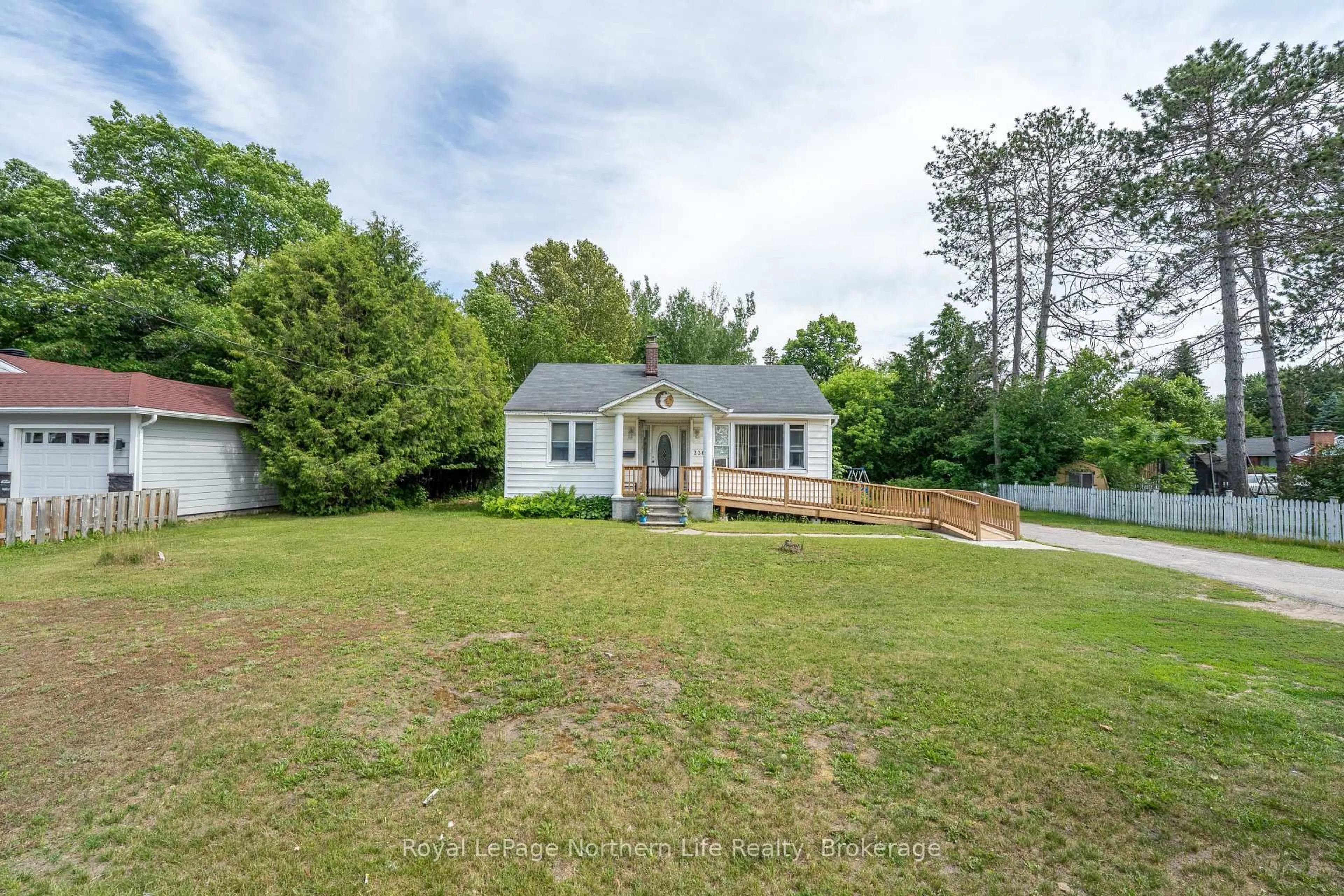 A pic from outside/outdoor area/front of a property/back of a property/a pic from drone, unknown for 2361 Trout Lake Rd, North Bay Ontario P1B 7S8