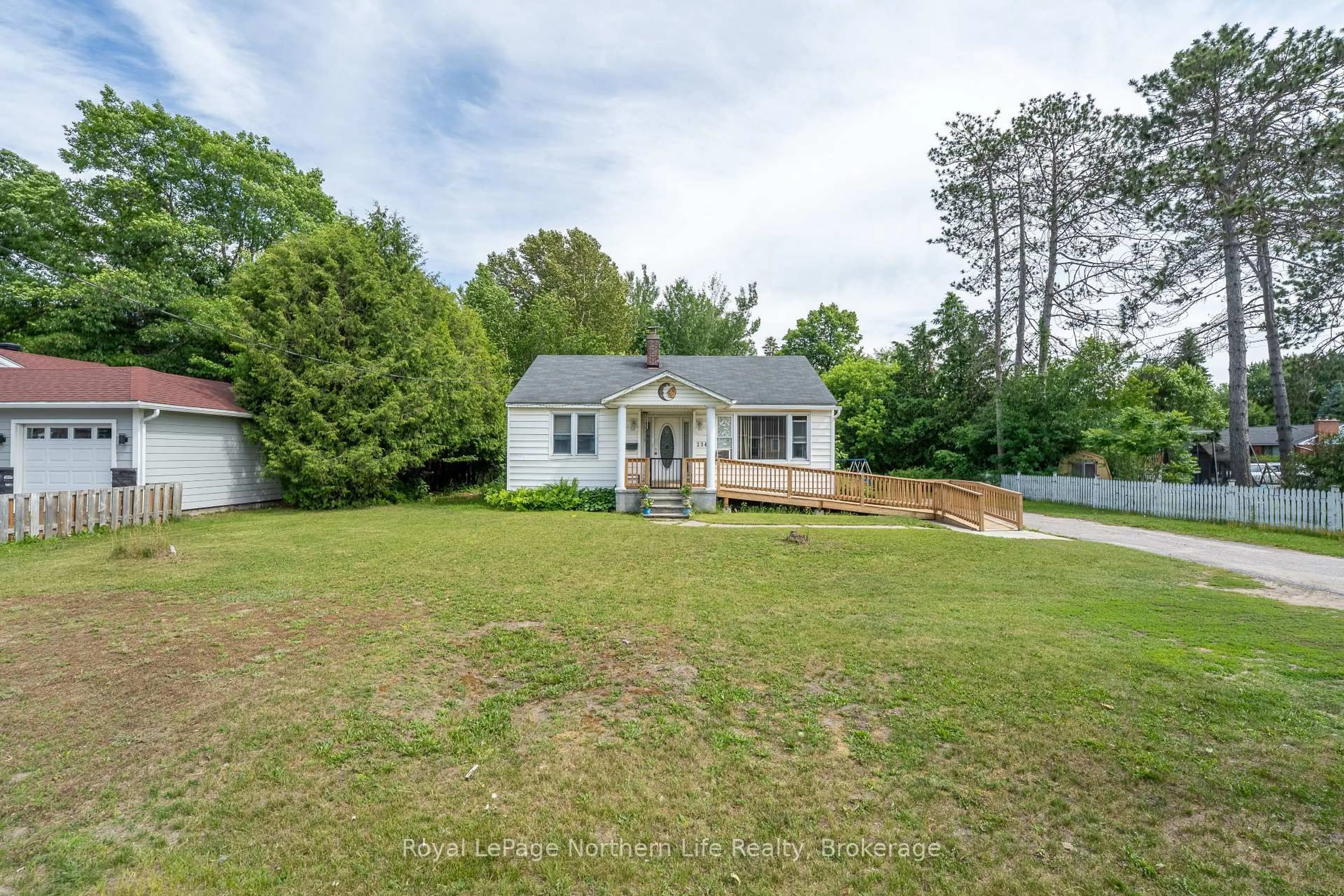 A pic from outside/outdoor area/front of a property/back of a property/a pic from drone, unknown for 2361 Trout Lake Rd, North Bay Ontario P1B 7S8