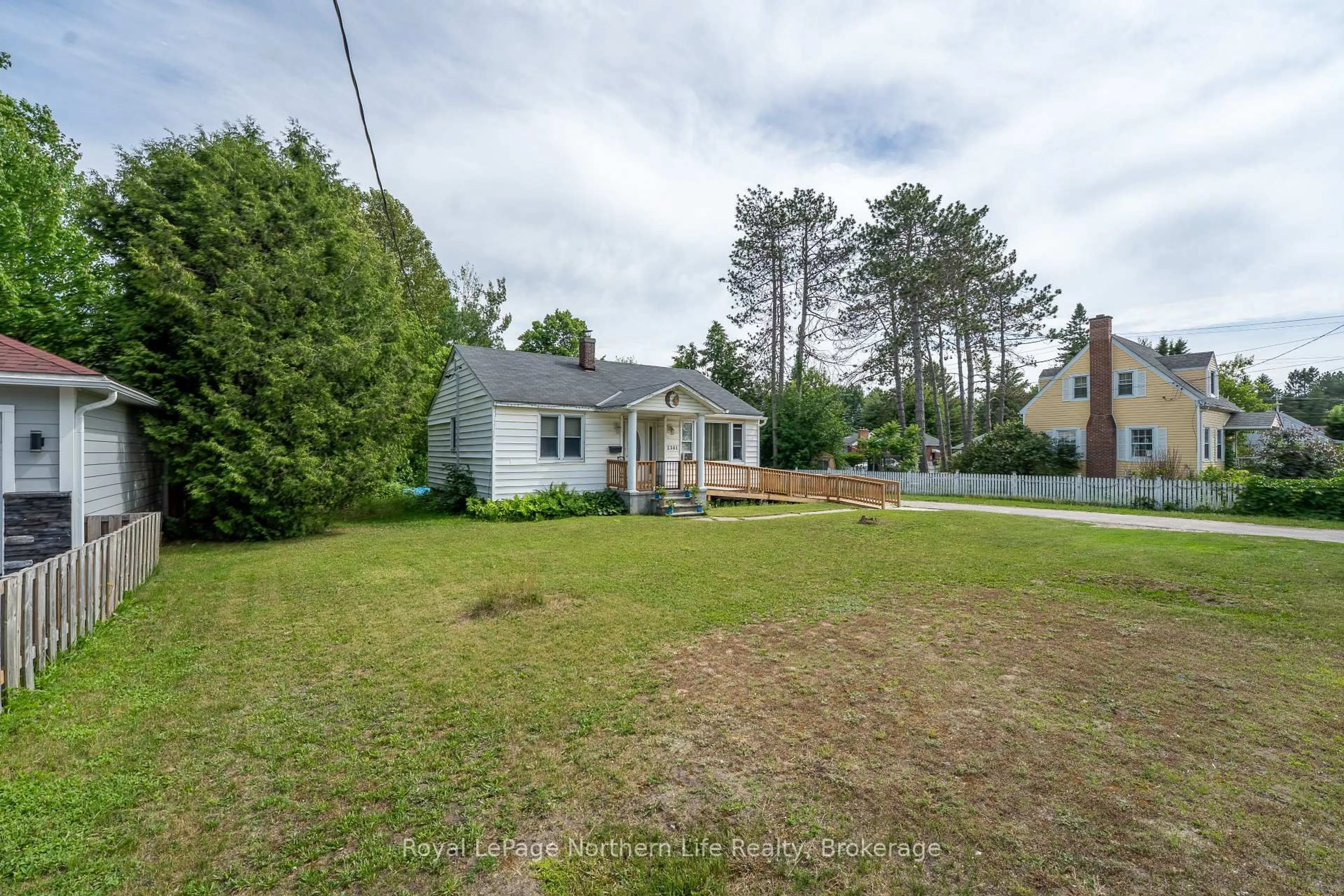 A pic from outside/outdoor area/front of a property/back of a property/a pic from drone, street for 2361 Trout Lake Rd, North Bay Ontario P1B 7S8