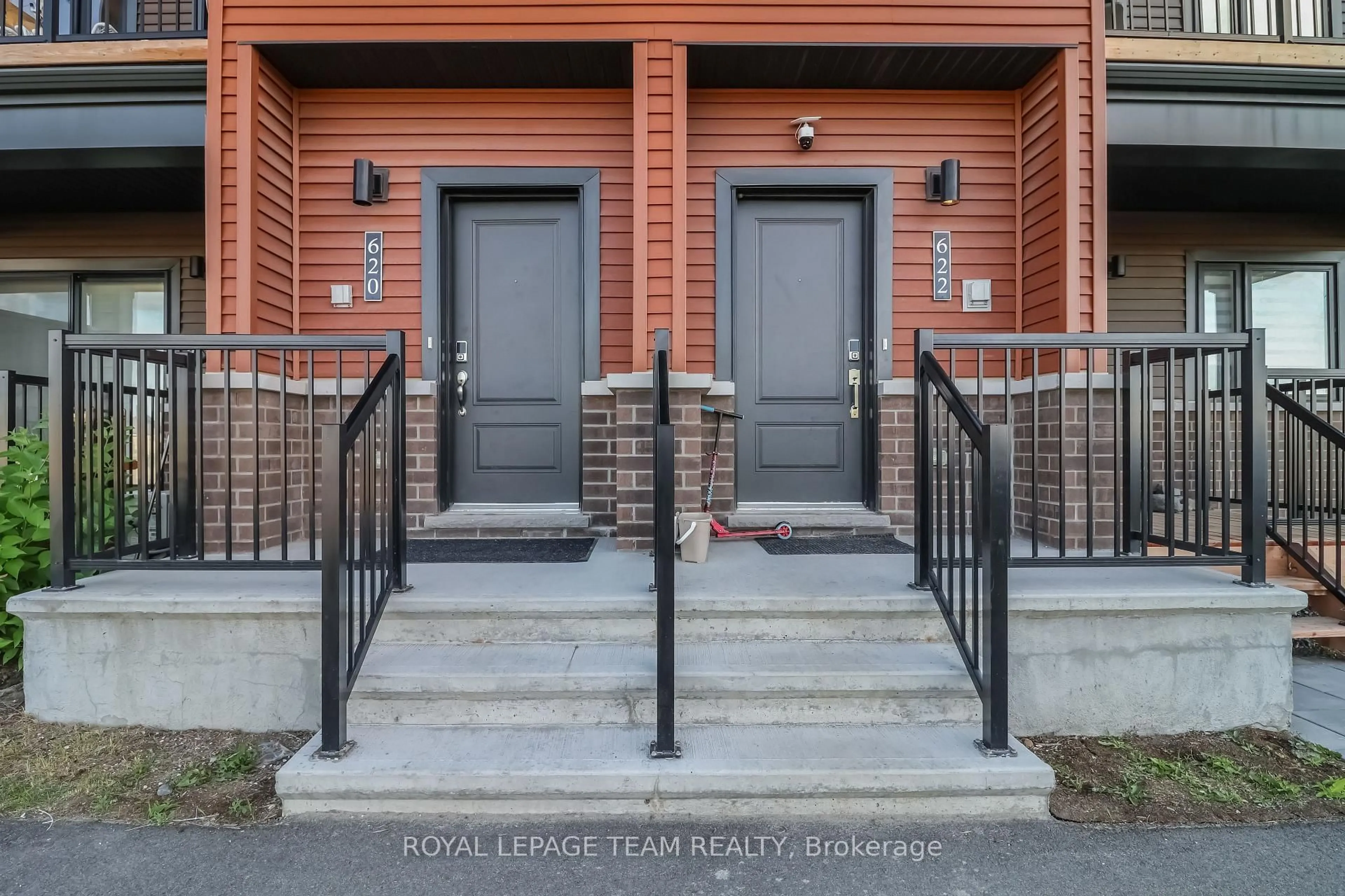 Indoor entryway for 620 Parnian Private, Ottawa Ontario K2J 7K6