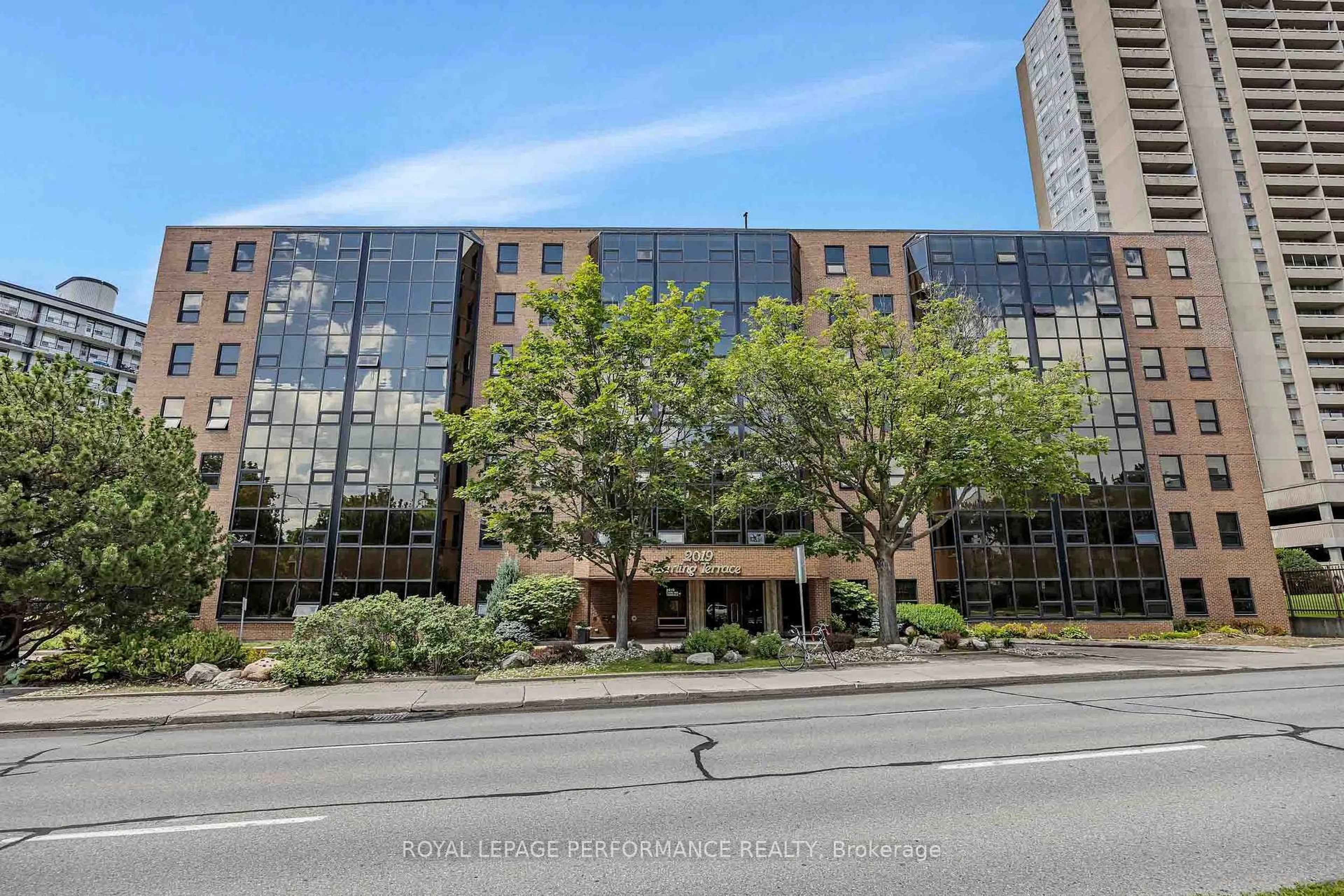 Indoor foyer for 2019 Carling Ave #408, Ottawa Ontario K2A 4A2