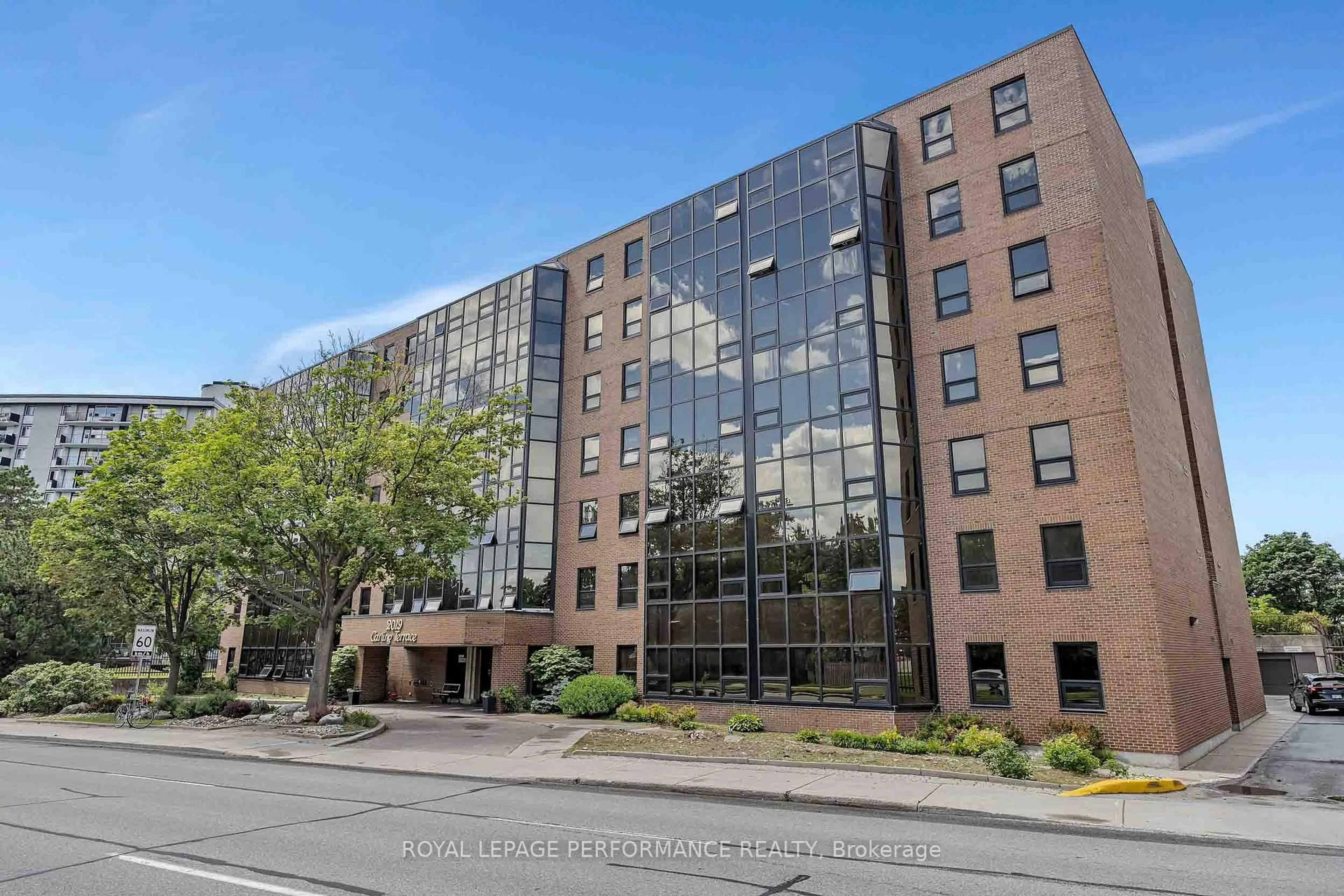 Indoor foyer for 2019 Carling Ave #408, Ottawa Ontario K2A 4A2