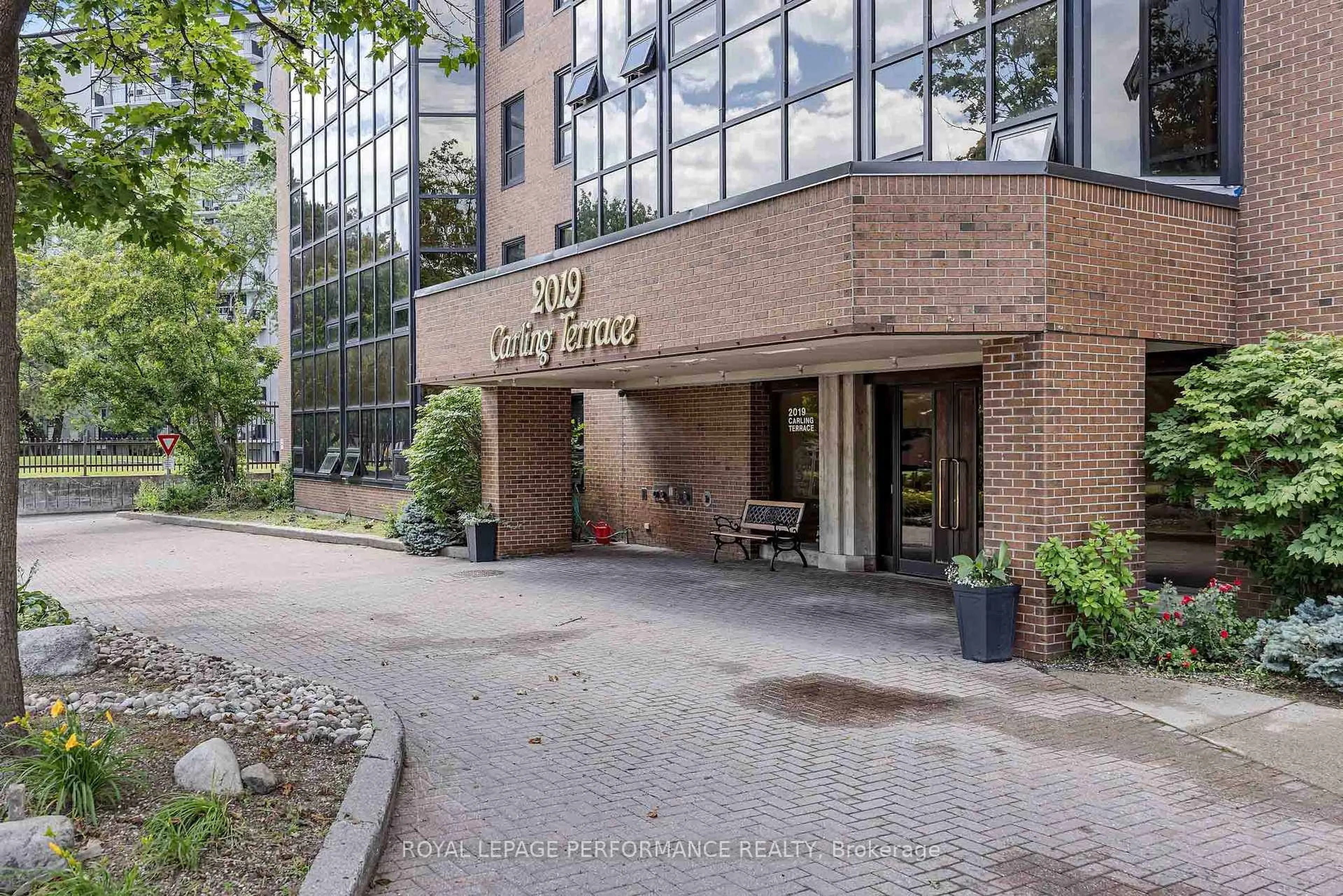 Indoor foyer for 2019 Carling Ave #408, Ottawa Ontario K2A 4A2