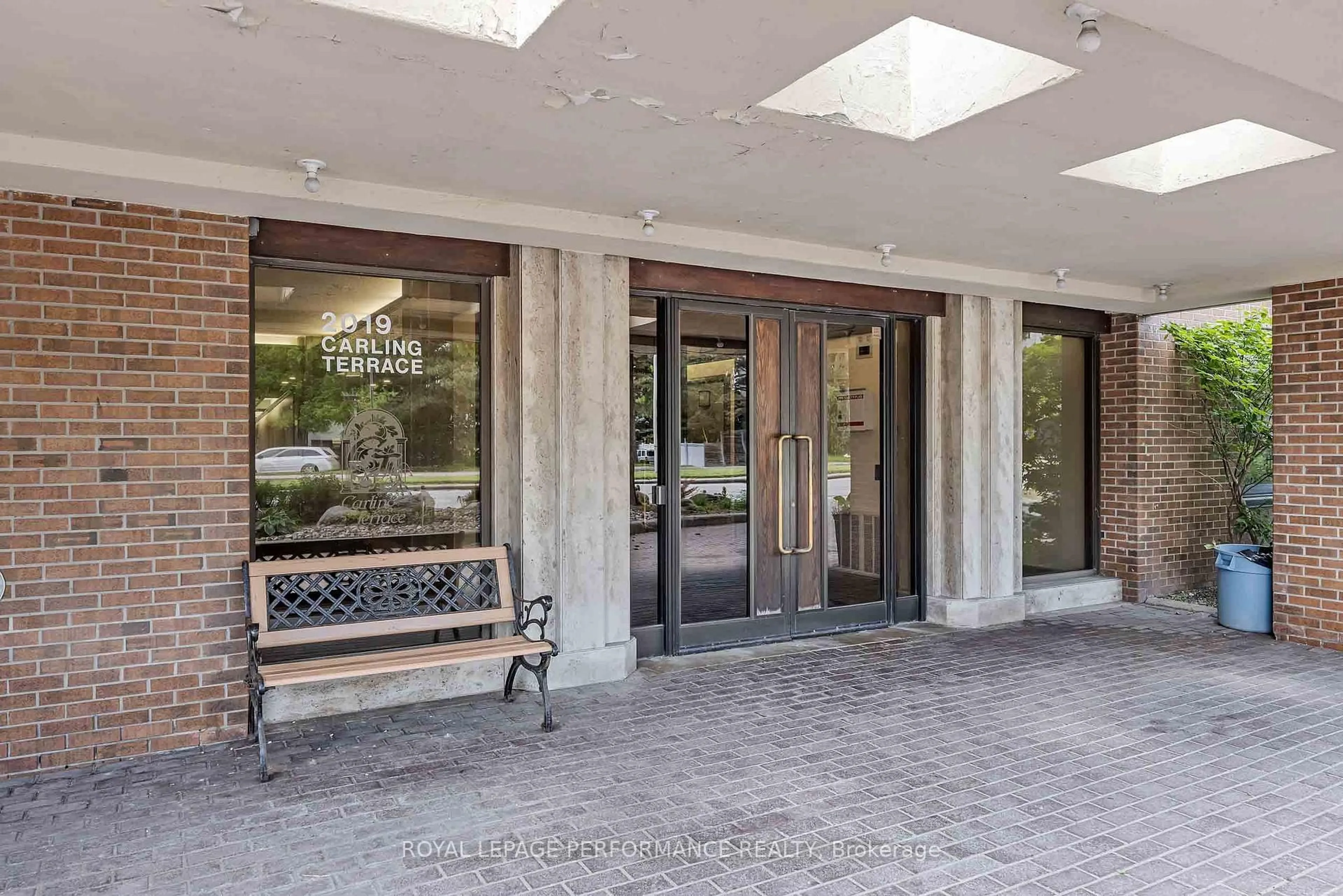 Indoor foyer for 2019 Carling Ave #408, Ottawa Ontario K2A 4A2