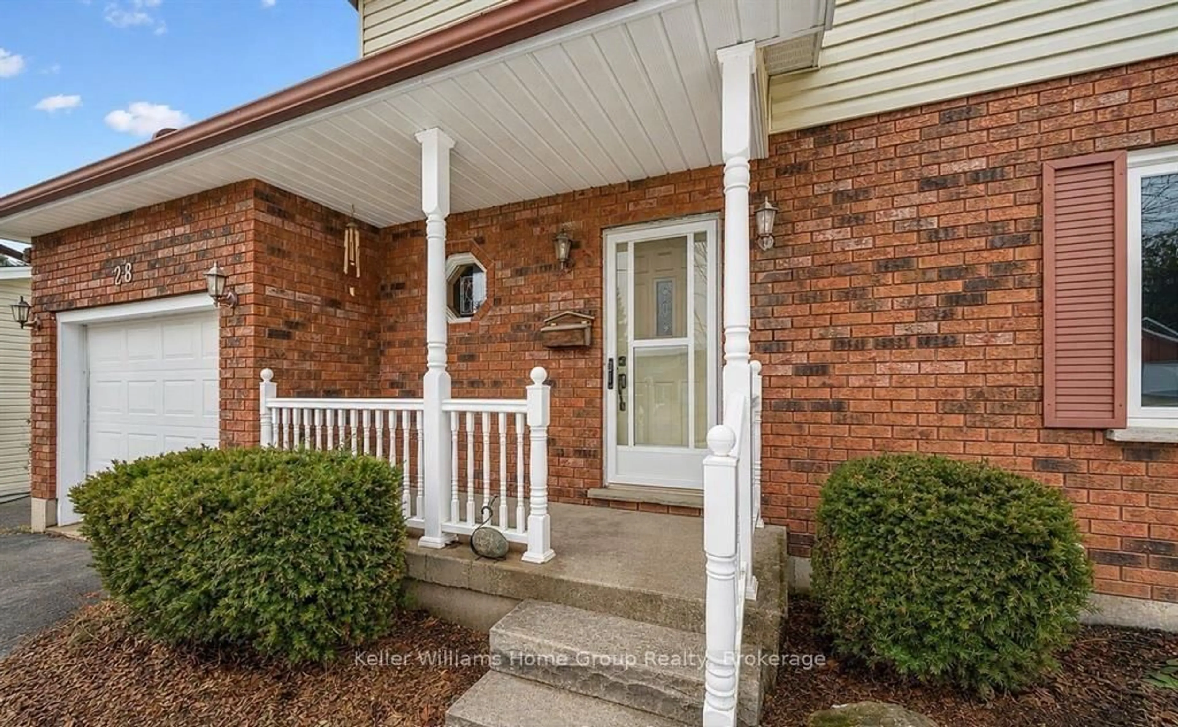 Indoor entryway for 28 Edward St, Mapleton Ontario N0G 1P0