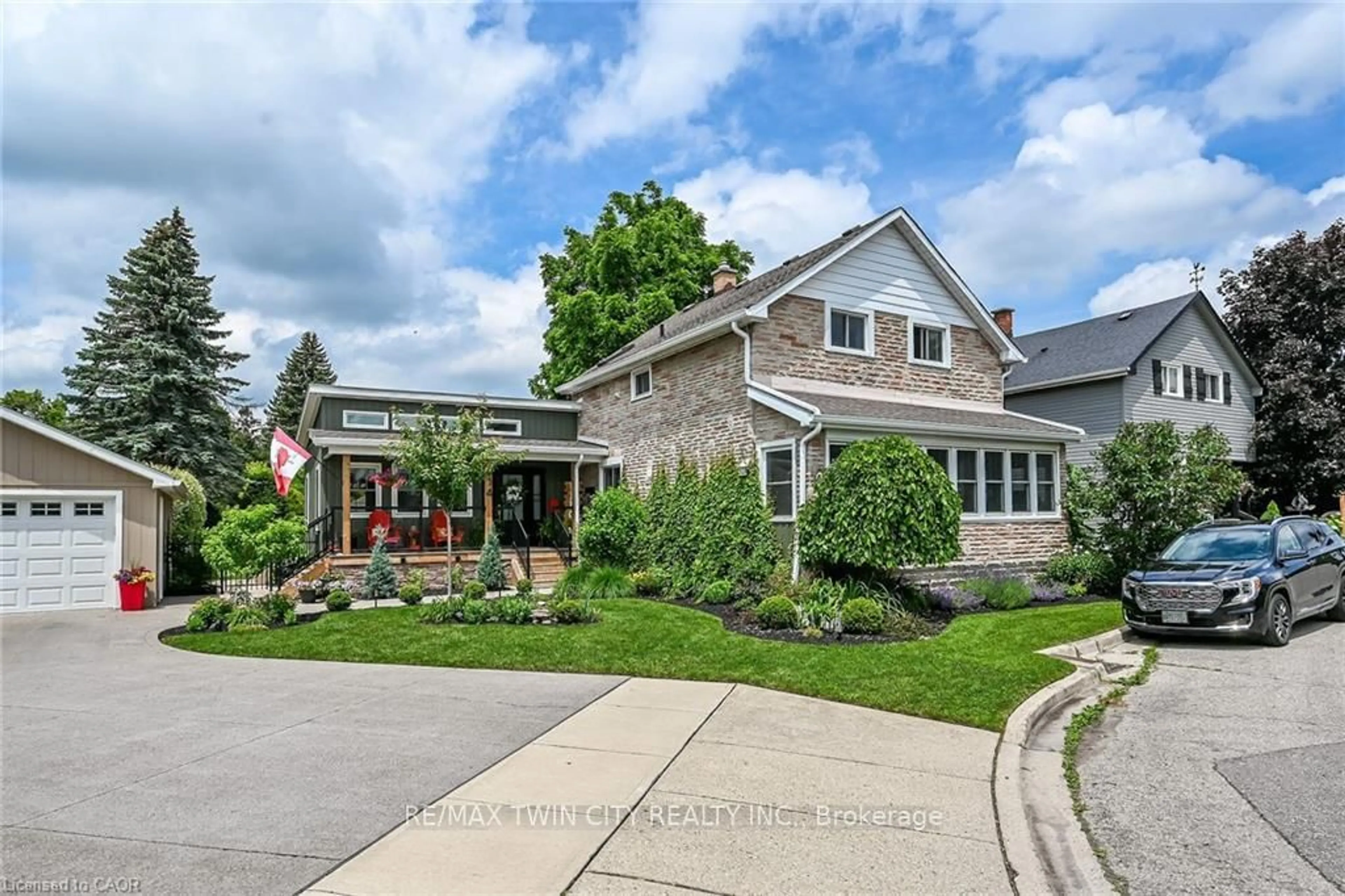Home with brick exterior material, street for 614 Frederick St, Cambridge Ontario N3H 2A3