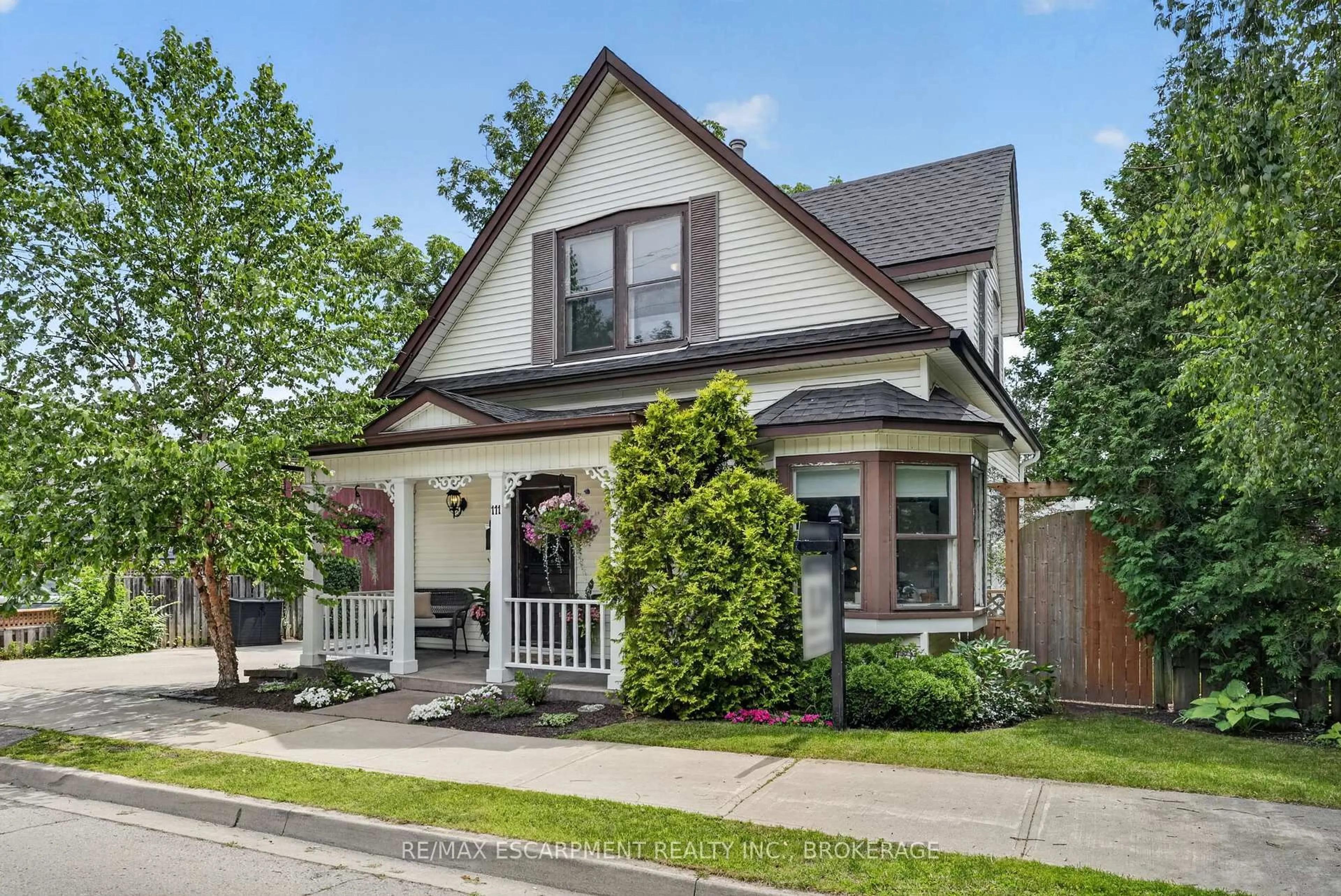 Home with brick exterior material, street for 111 Main St, Grimsby Ontario L3M 1R5