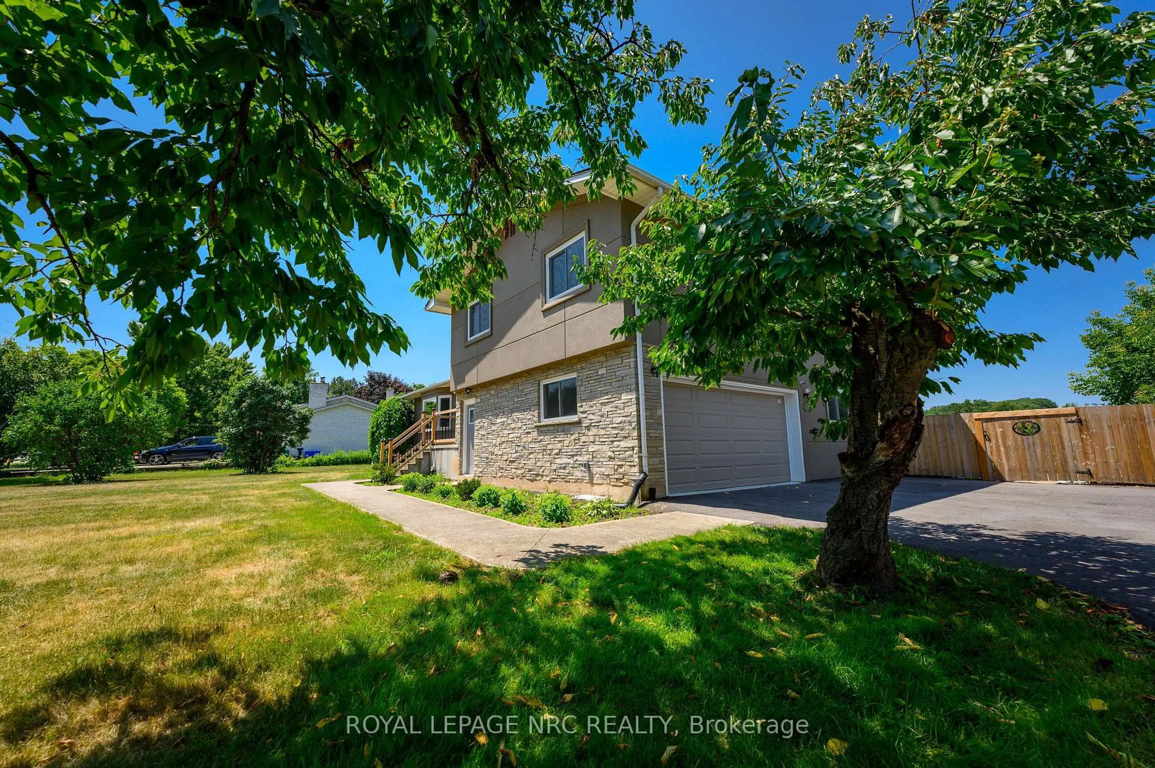 A pic from outside/outdoor area/front of a property/back of a property/a pic from drone, street for 146 Four Mile Creek Rd, Niagara-on-the-Lake Ontario L0S 1J0