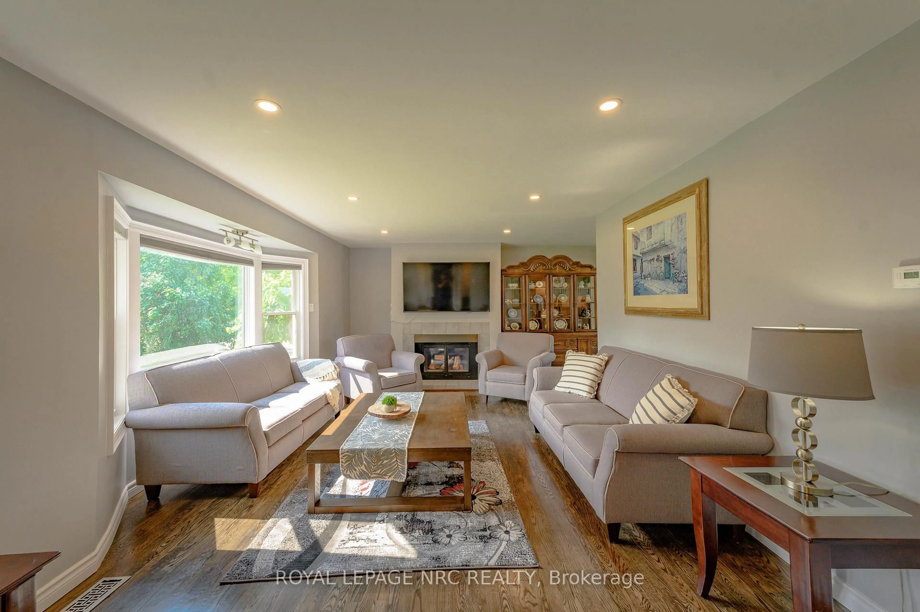 Living room with furniture, unknown for 146 Four Mile Creek Rd, Niagara-on-the-Lake Ontario L0S 1J0