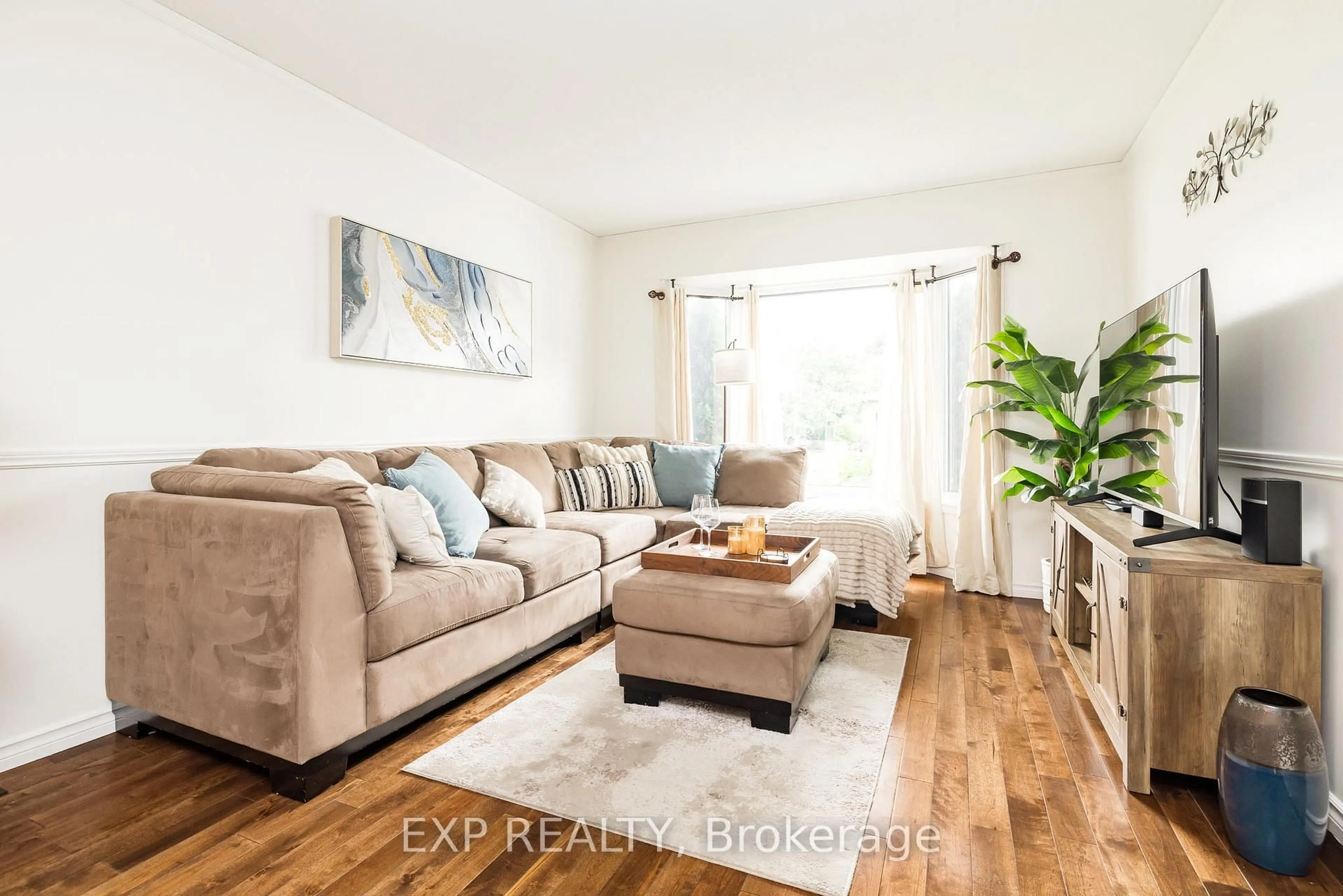 Living room with furniture, wood/laminate floor for 26 Vesta St, Ottawa Ontario K2J 3Y9