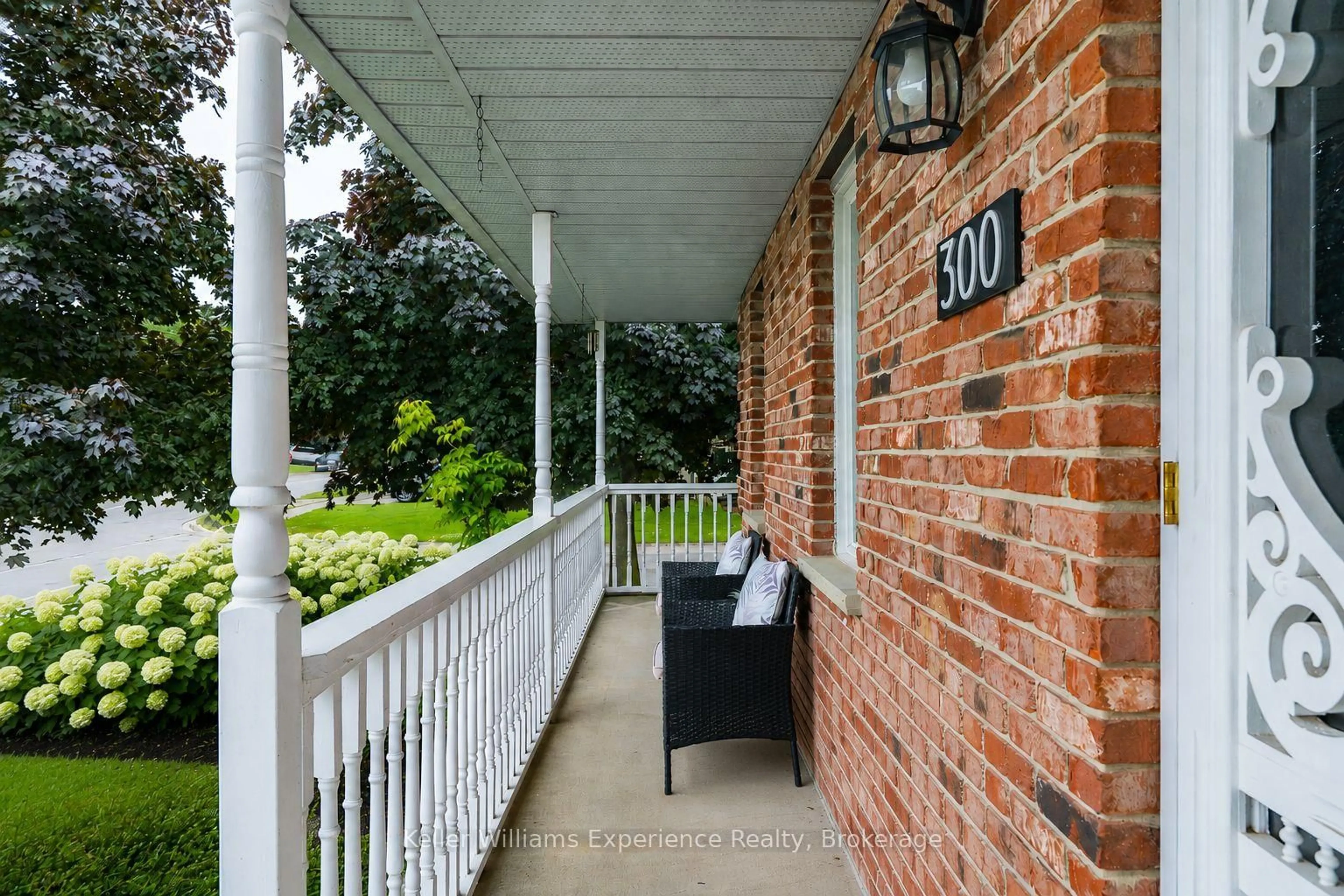 Patio, street for 300 4th Ave, Owen Sound Ontario N4K 4V2