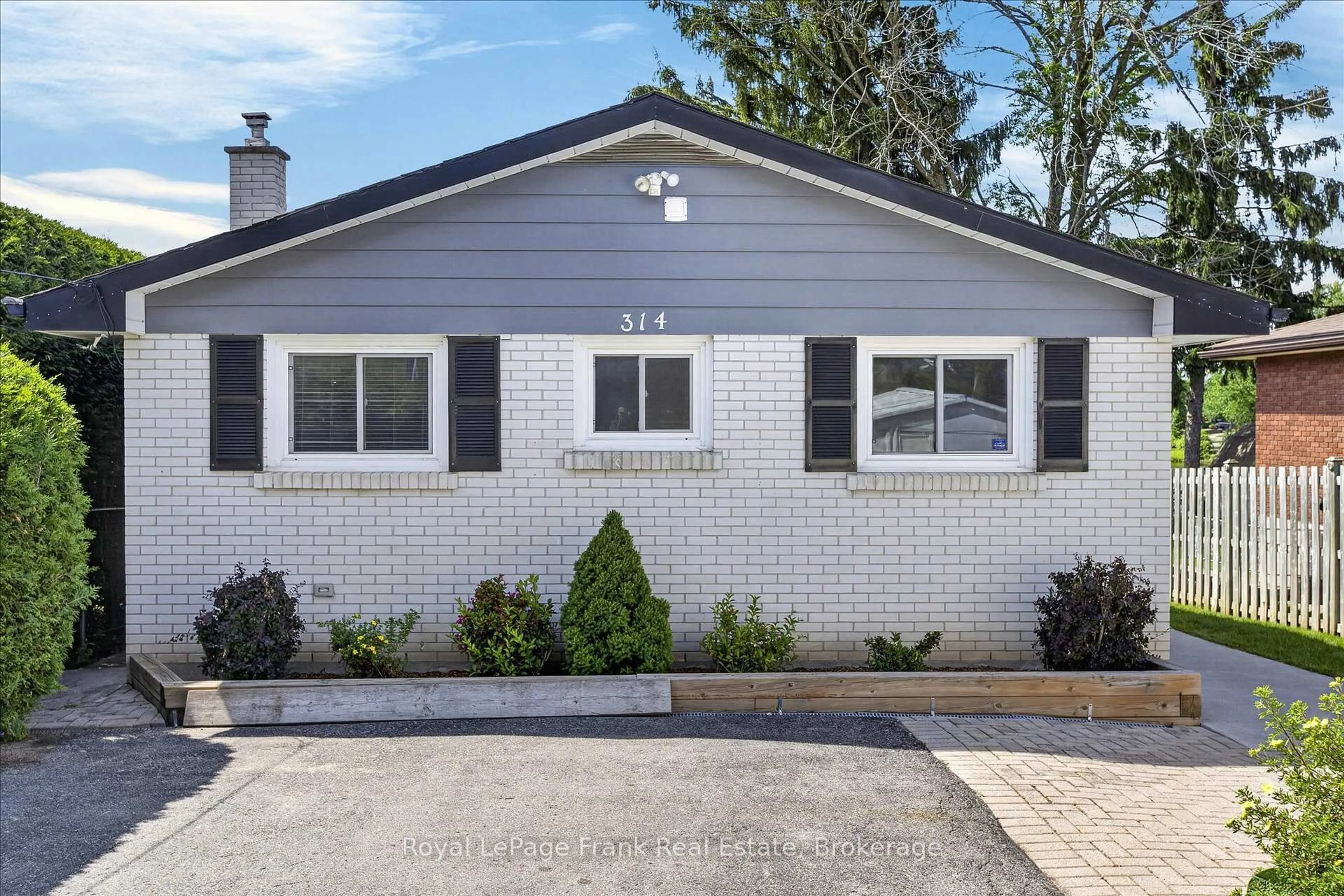 Home with vinyl exterior material, street for 314 Sherin Ave, Peterborough Ontario K9J 1B6