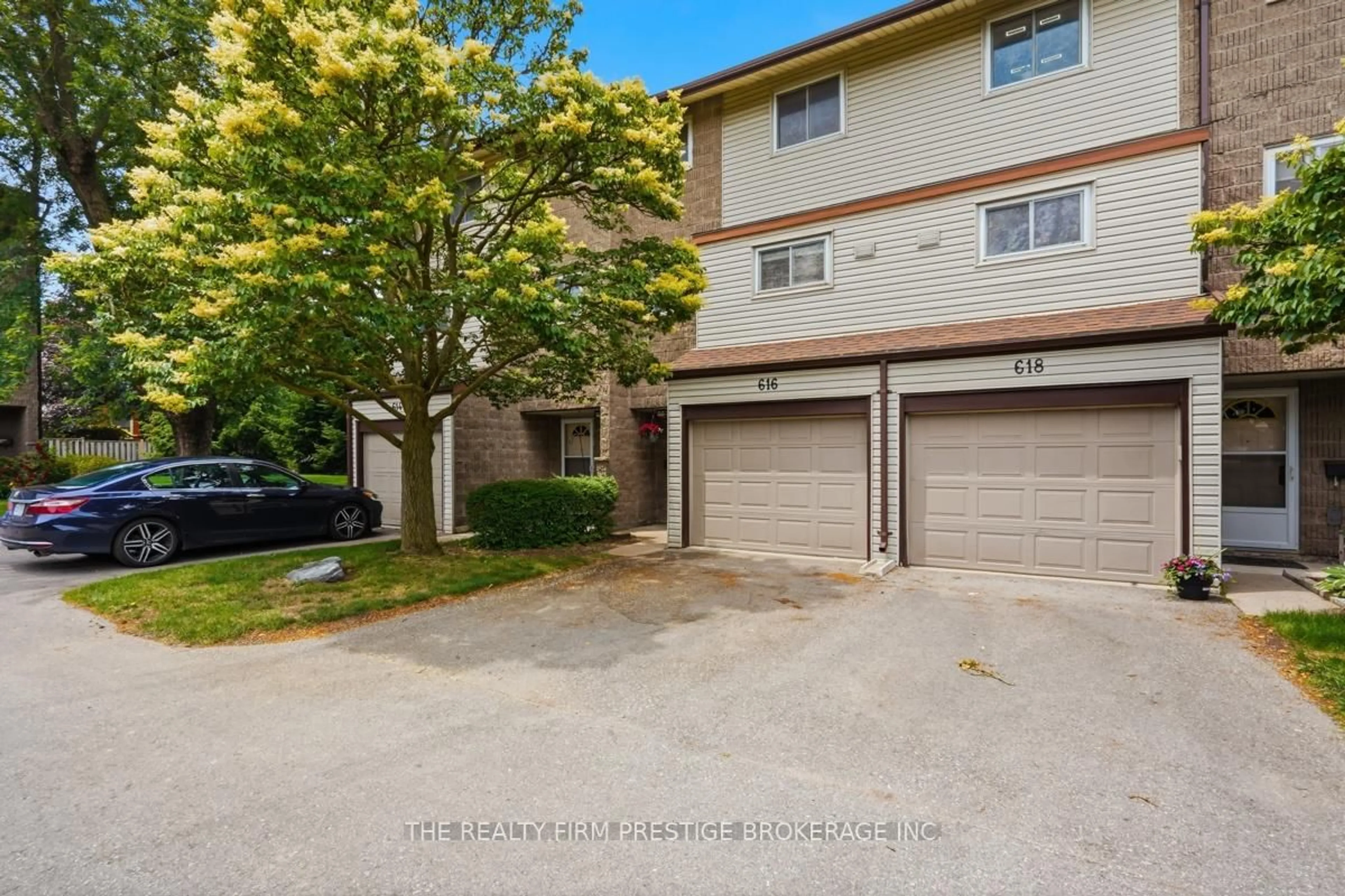 A pic from outside/outdoor area/front of a property/back of a property/a pic from drone, street for 616 Wilkins St, London South Ontario N6C 4Z4