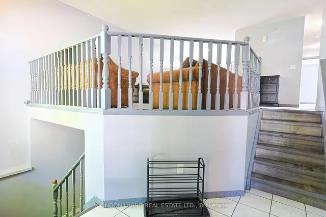 165 Thurman Circ, London East 4