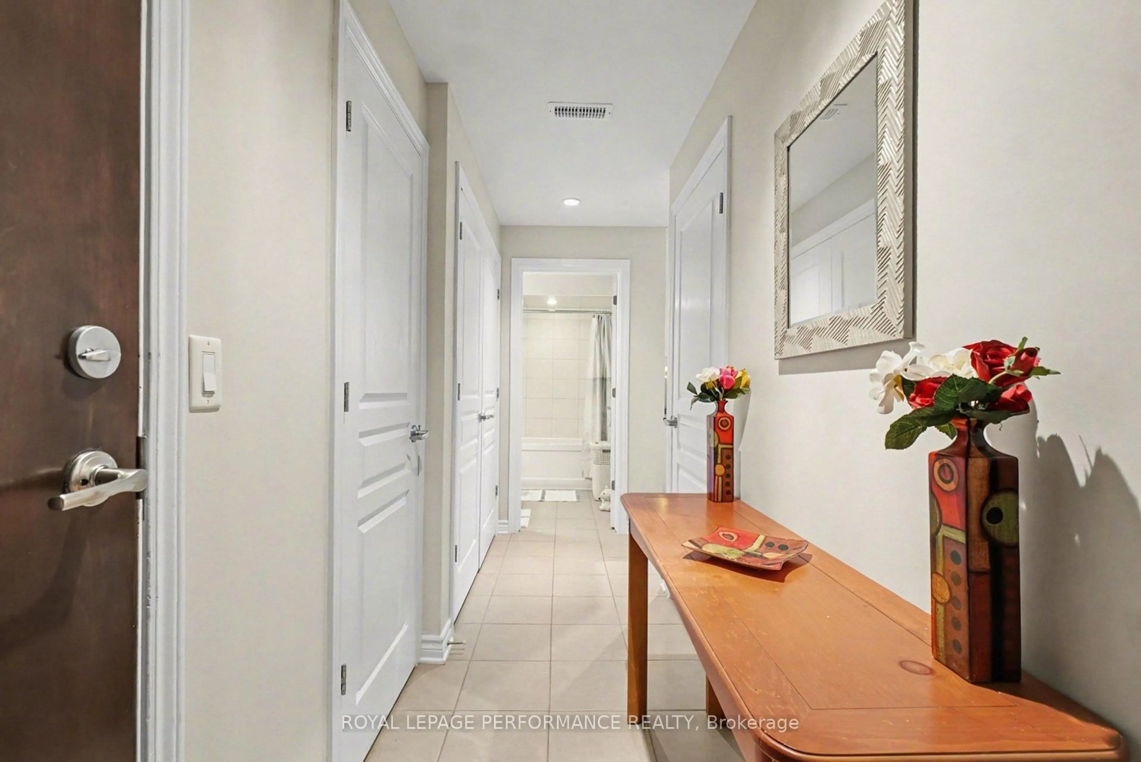 Indoor entryway for 655 Beauparc Private #101, Ottawa Ontario K1J 0B6
