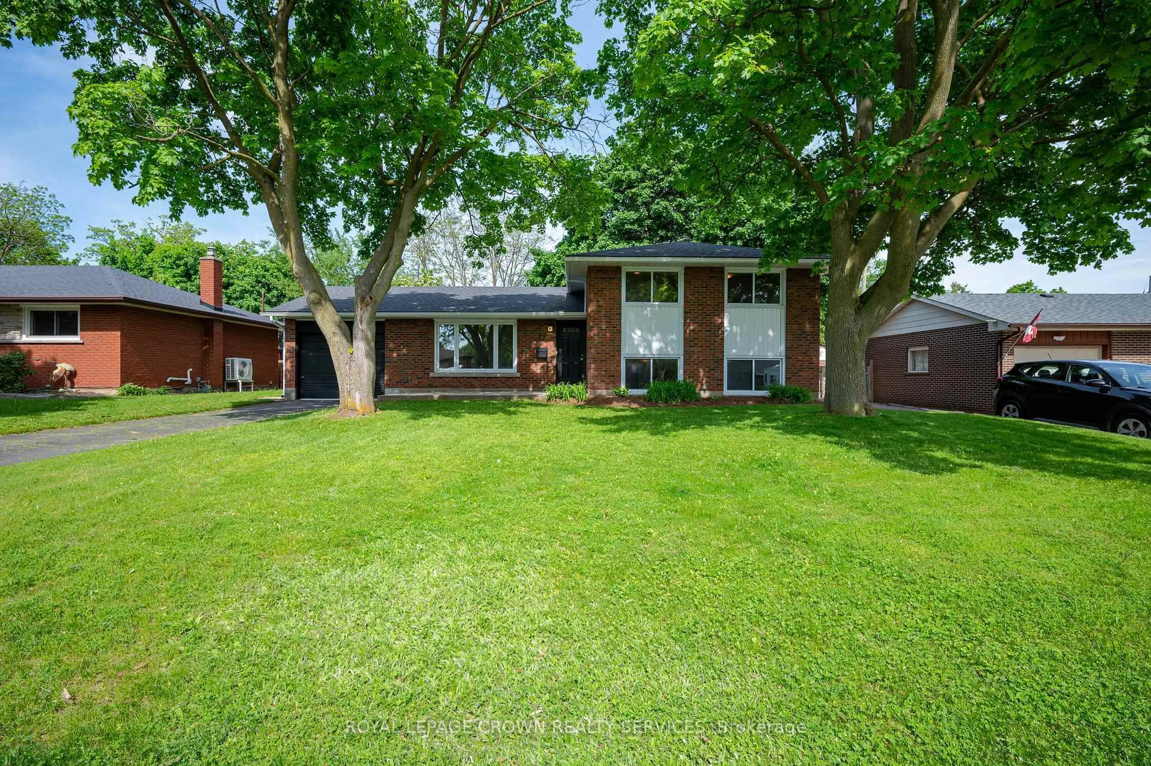Home with brick exterior material, street for 19 Taylor Ave, Cambridge Ontario N1R 5M1