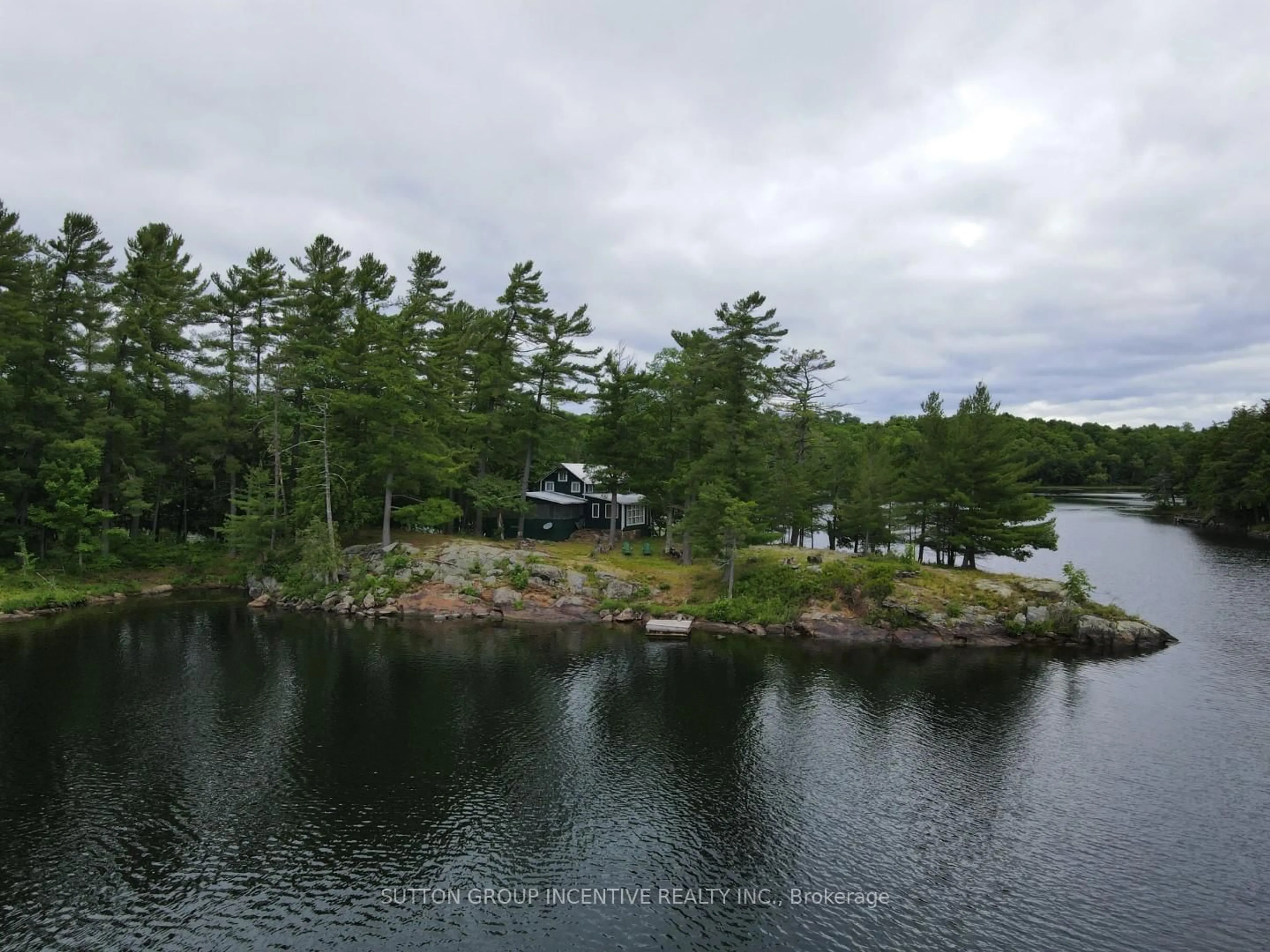 A pic from outside/outdoor area/front of a property/back of a property/a pic from drone, water/lake/river/ocean view for 34 SR407 SEVERN RIVER, Muskoka Lakes Ontario L0K 1E0