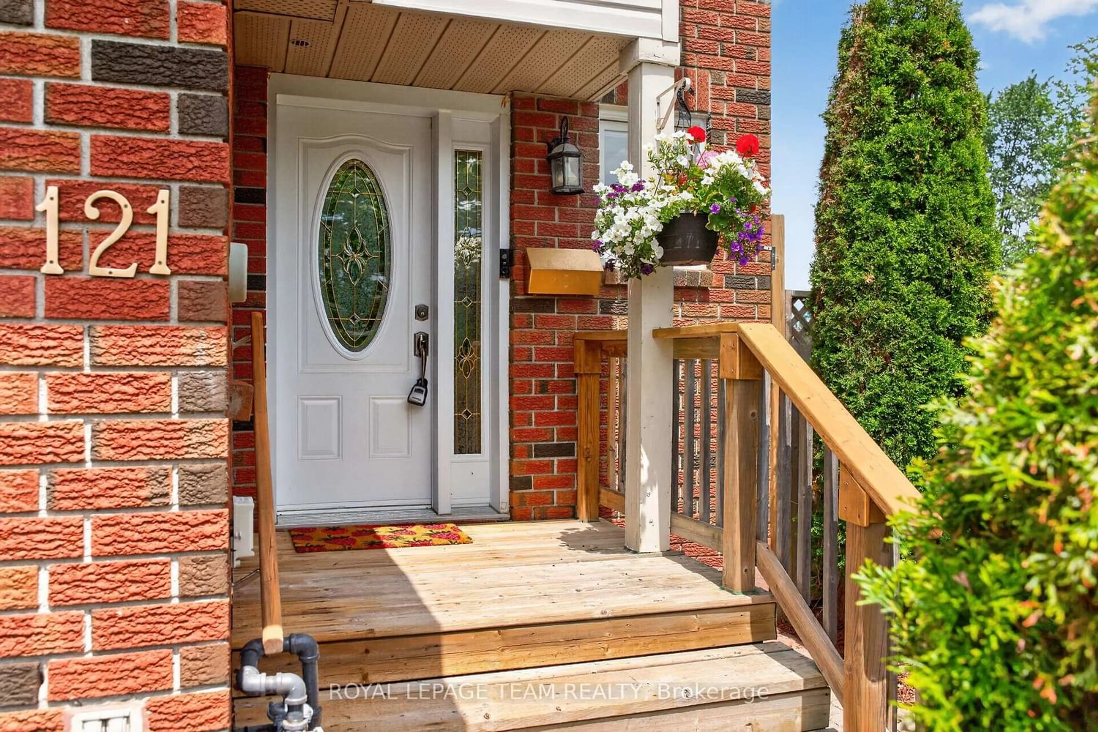 Unknown for 121 Cedarock Dr, Ottawa Ontario K2M 2H5