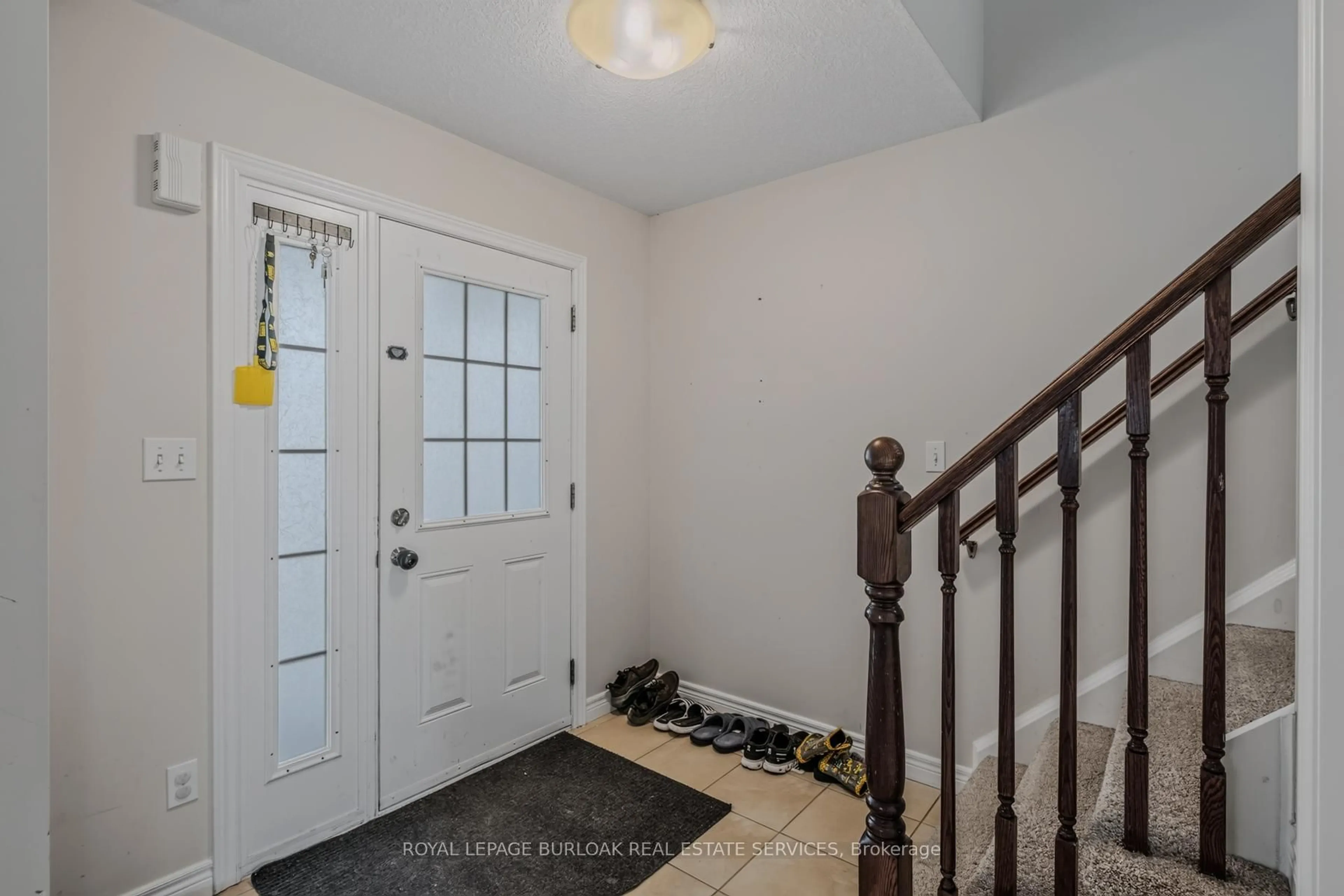 Indoor entryway for 571 Champlain Ave, Woodstock Ontario N4V 0A6
